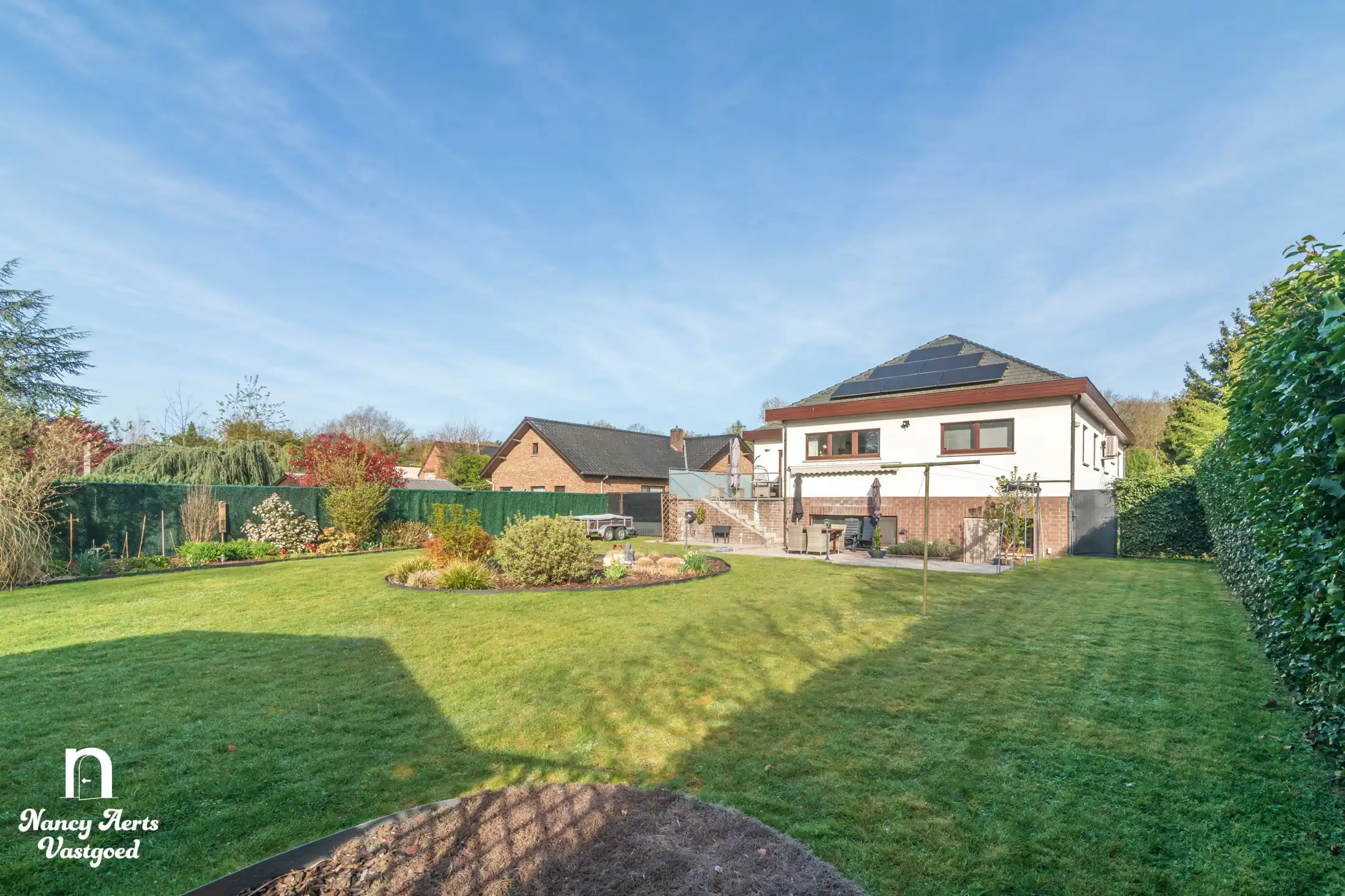 Ruime woning met multifunctionele kelder en prachtige tuin foto 26