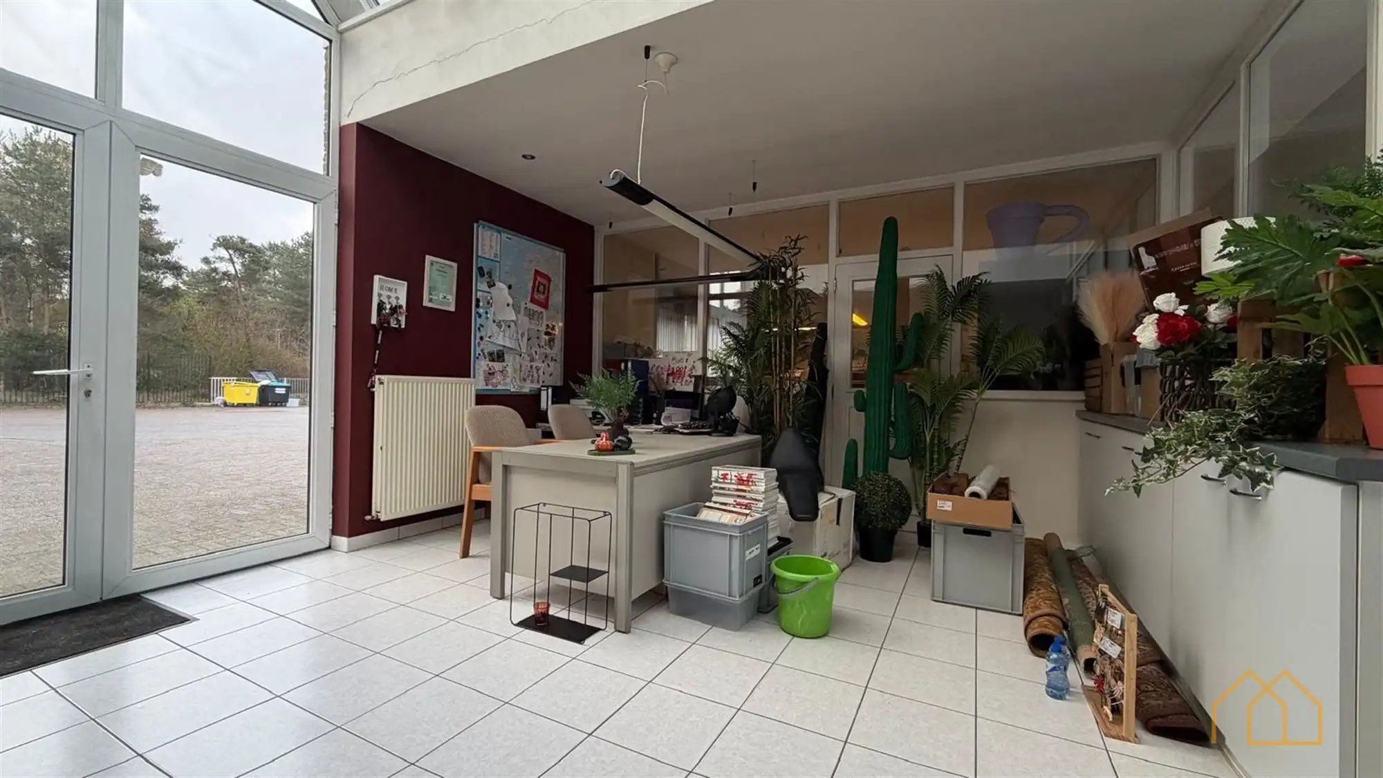 Ruime woning met burelen foto 12