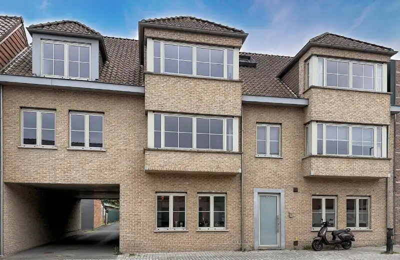 Gelijkvloers appartement met 2 slaapkamers en tuin foto {{pictureIndex}}