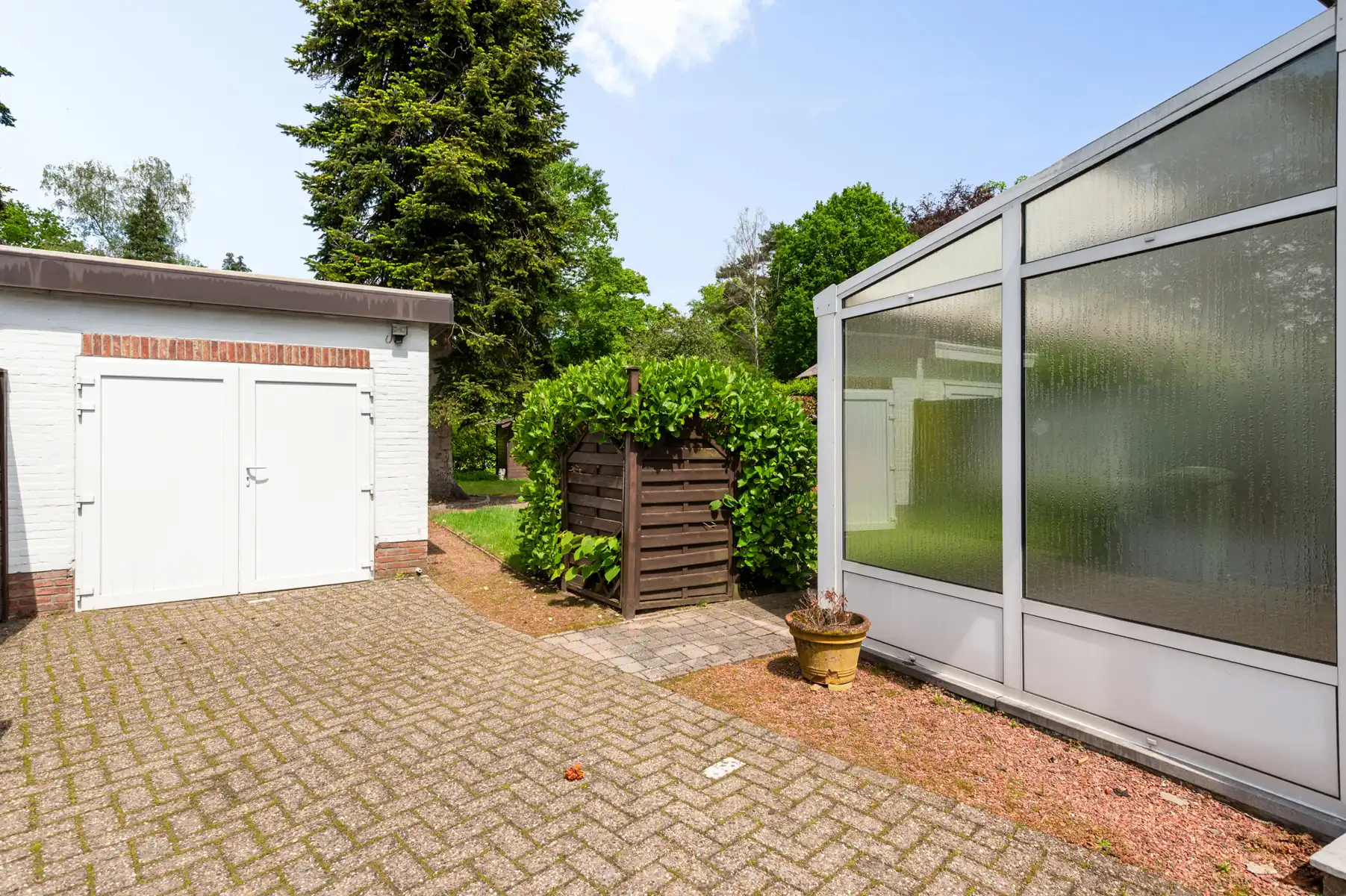 Te renoveren charmante woning op top locatie in Kapellen foto 8
