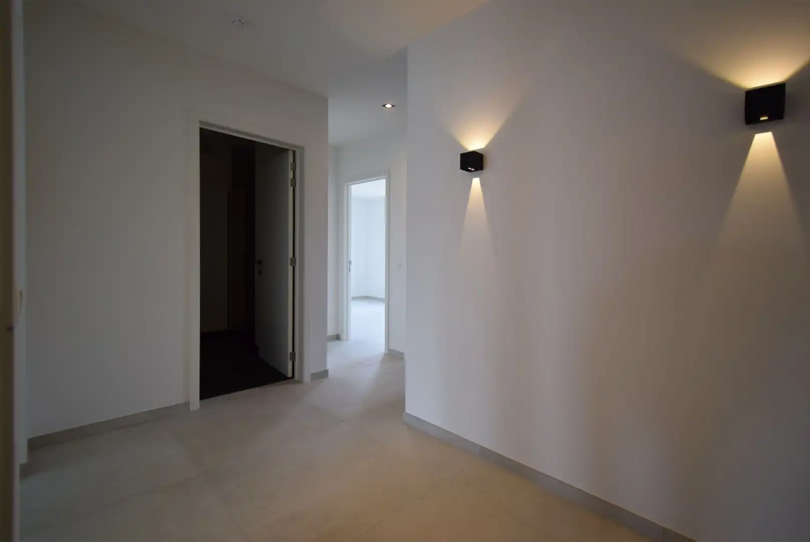 INSTAPKLAAR GELIJKVLOERS APPARTEMENT foto 9