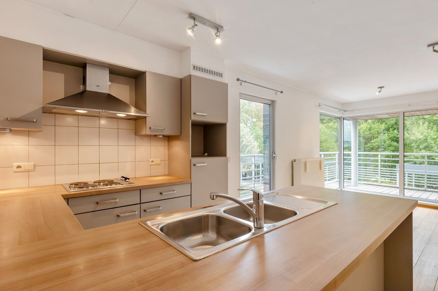 Instapklaar appartement met 2 slaapkamers en terras – centraal gelegen op de grens met Berlaar-Heikant. foto 7