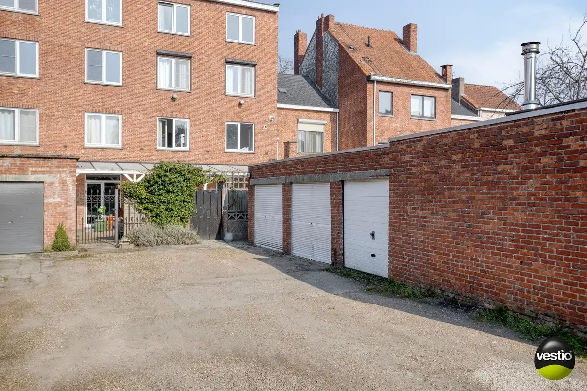 Centraal gelegen gerenoveerd 2-slaapkamerappartement met afsluitbare garagebox. foto 16