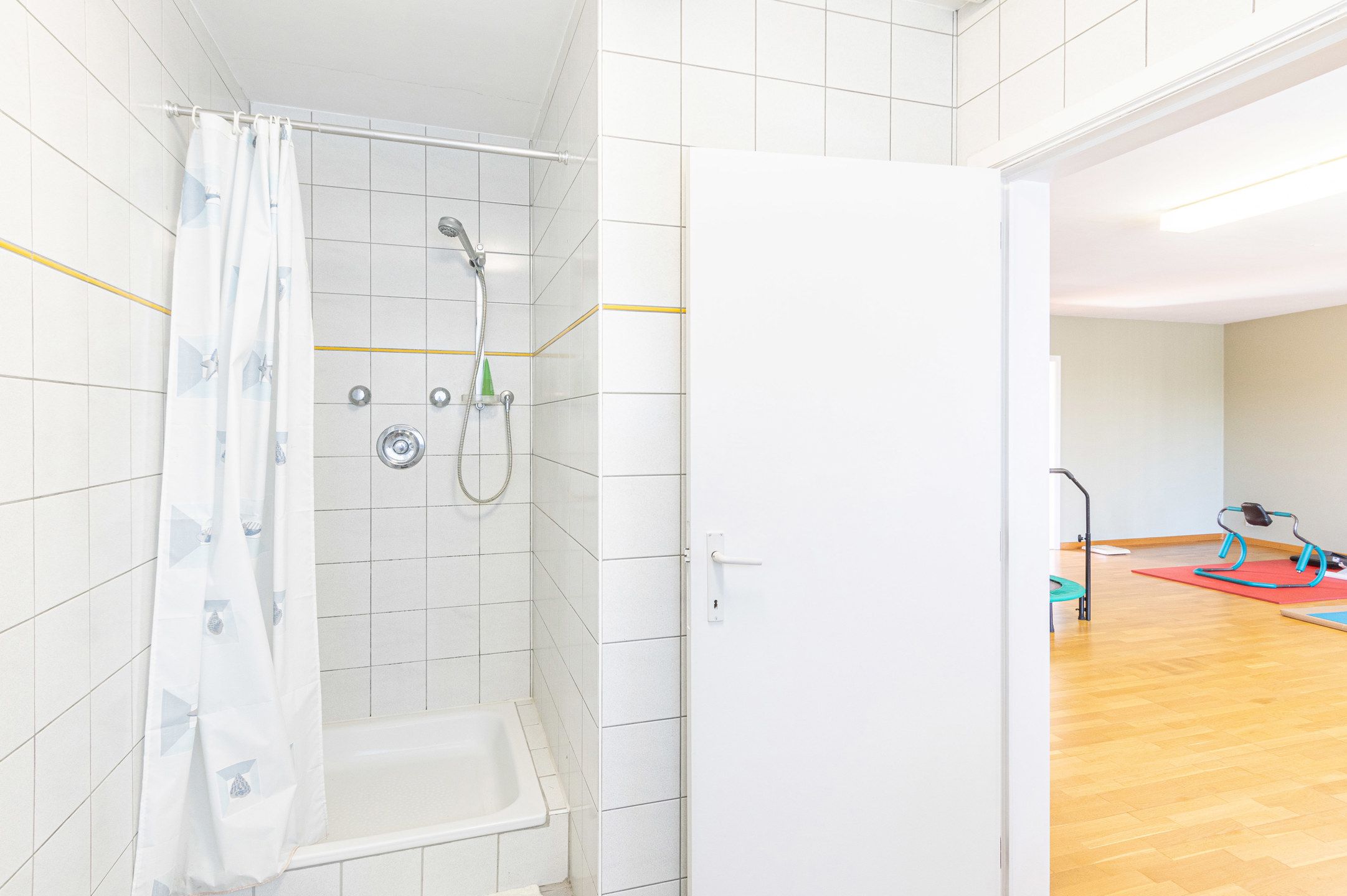 Riante woning met grote praktijkruimte foto 24
