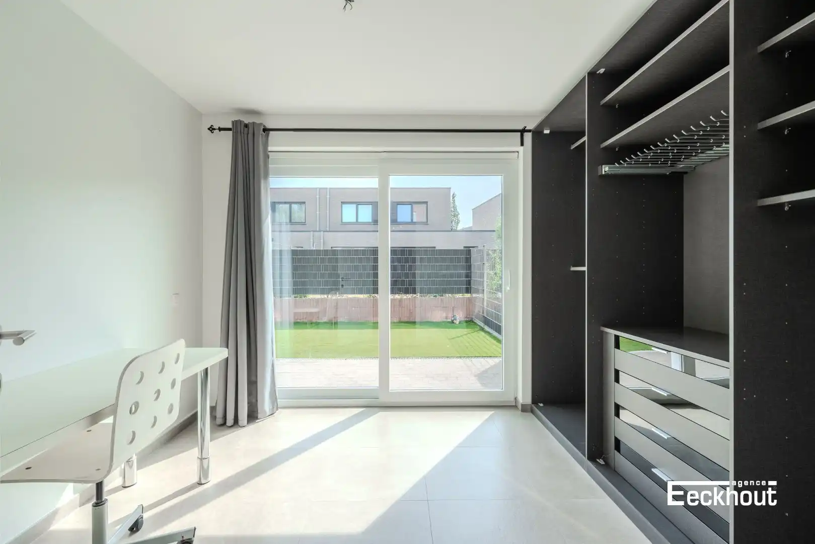 Ruim gelijkvloersappartement met zonneterras en tuin in recent gebouw! foto 10