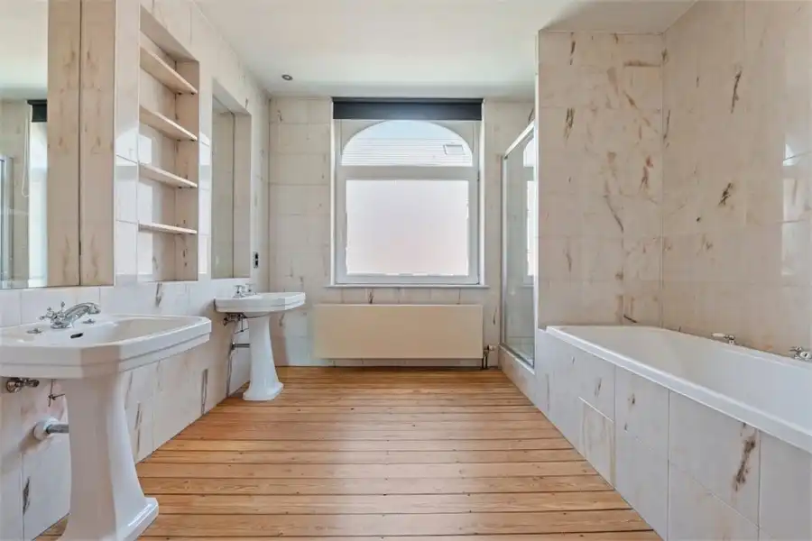 PRACHTIG HERENHUIS MET VEEL CHARME IN HET CENTRUM VAN SINT-TRUIDEN foto 24