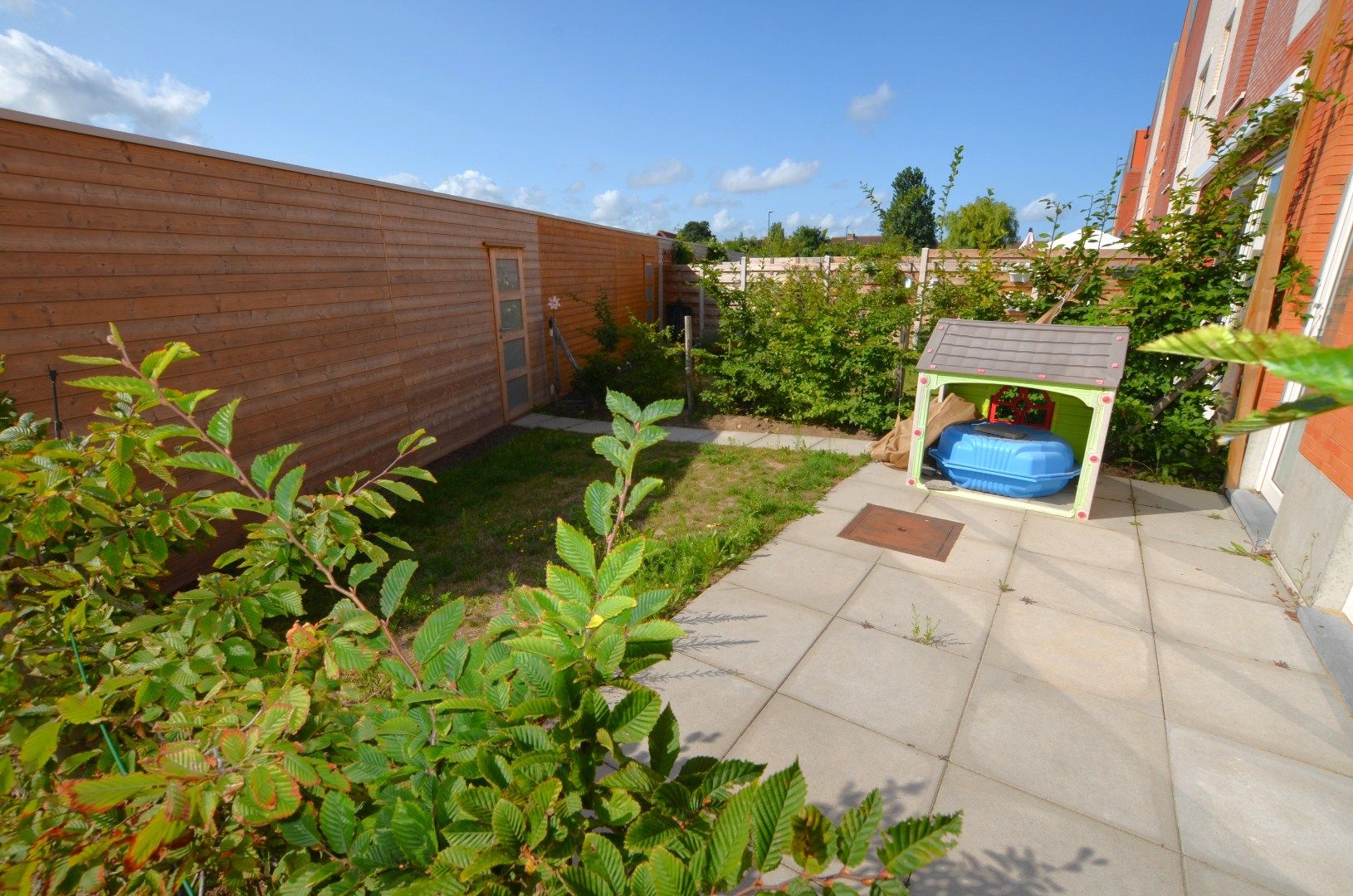 Woning met 2 auto-staanplaatsen foto 3