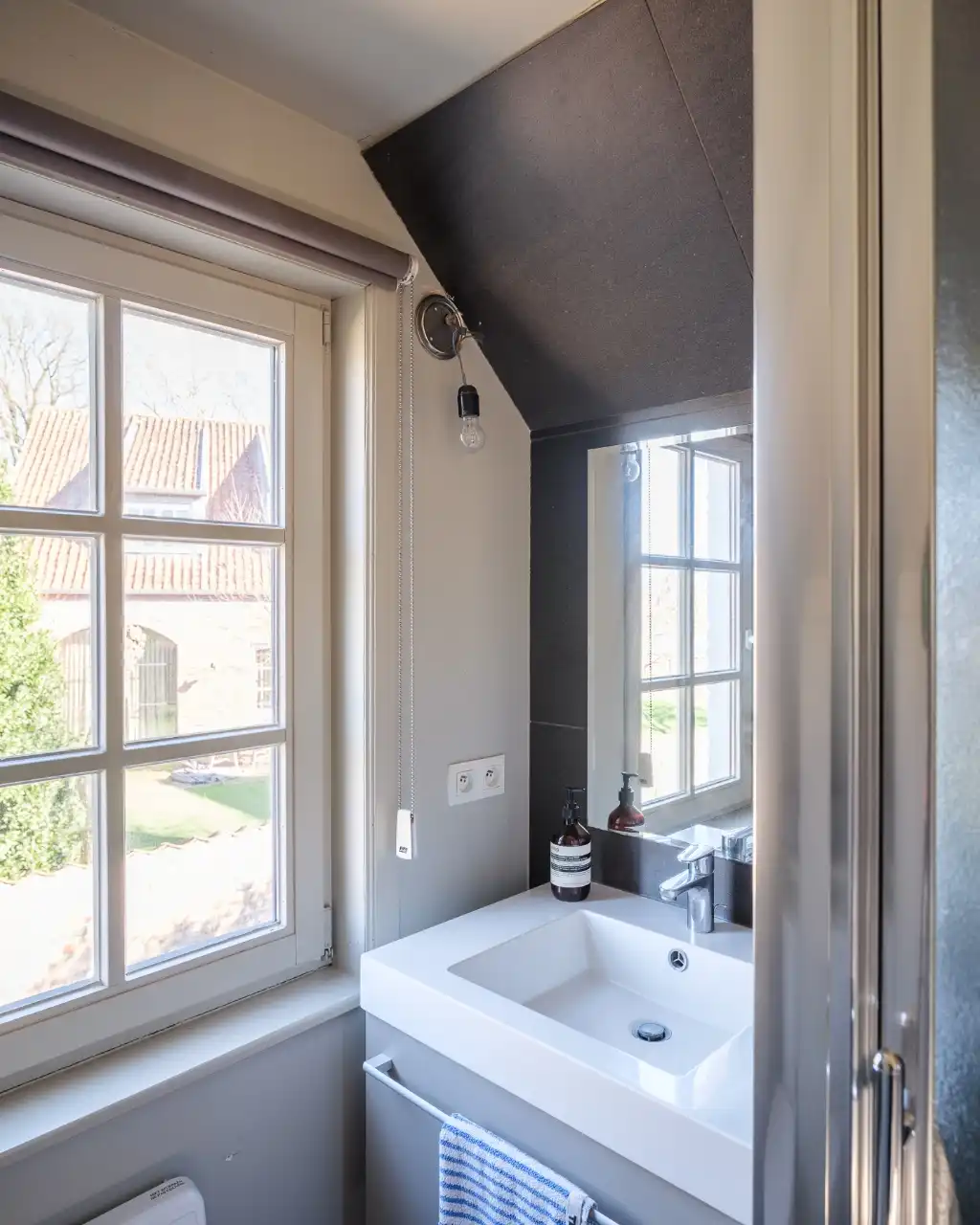 Karaktervolle hoeve met 5 slaapkamers en 4 badkamers, discreet gelegen op de tweede bouwlijn in een groene omgeving. foto 32