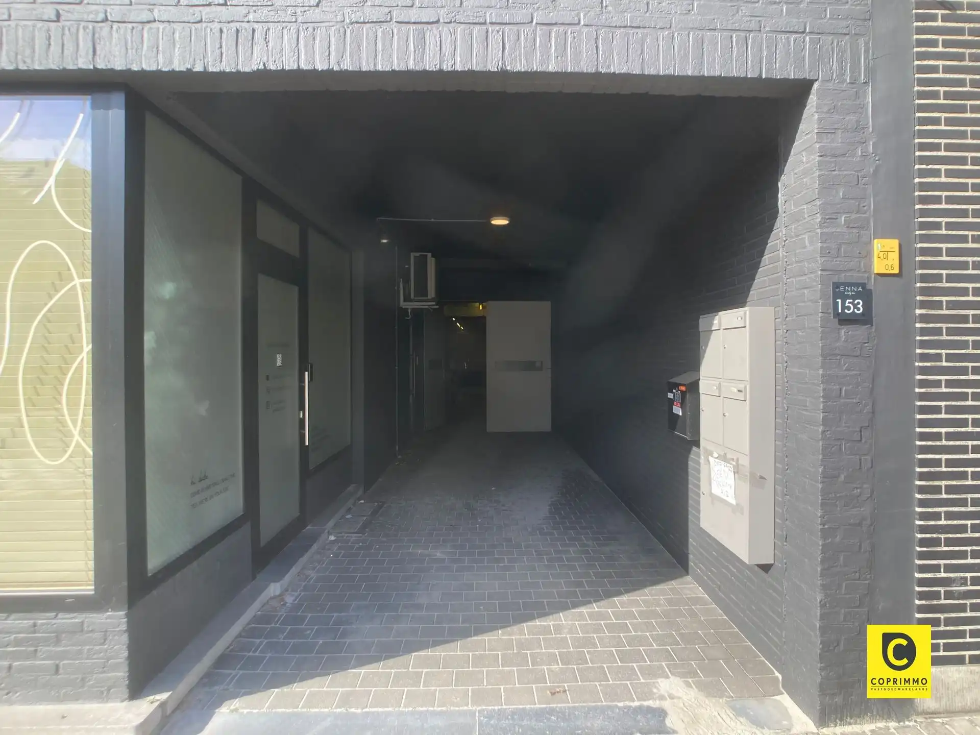Magazijn met bureel op toplocatie! foto 9