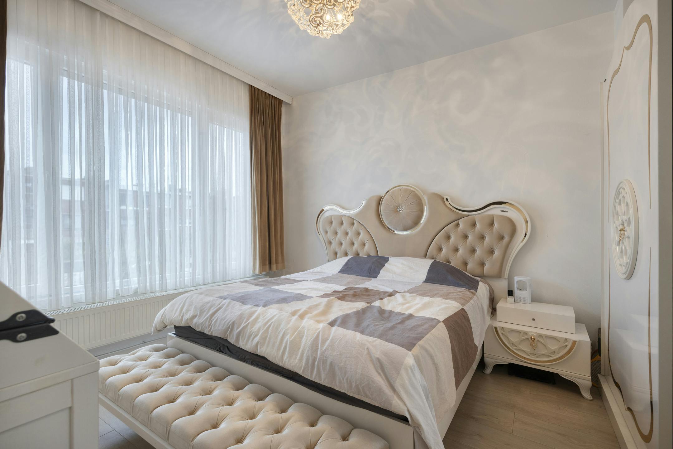 Huis met 6 slaapkamers  en tuin te koop in Merksem! foto 10