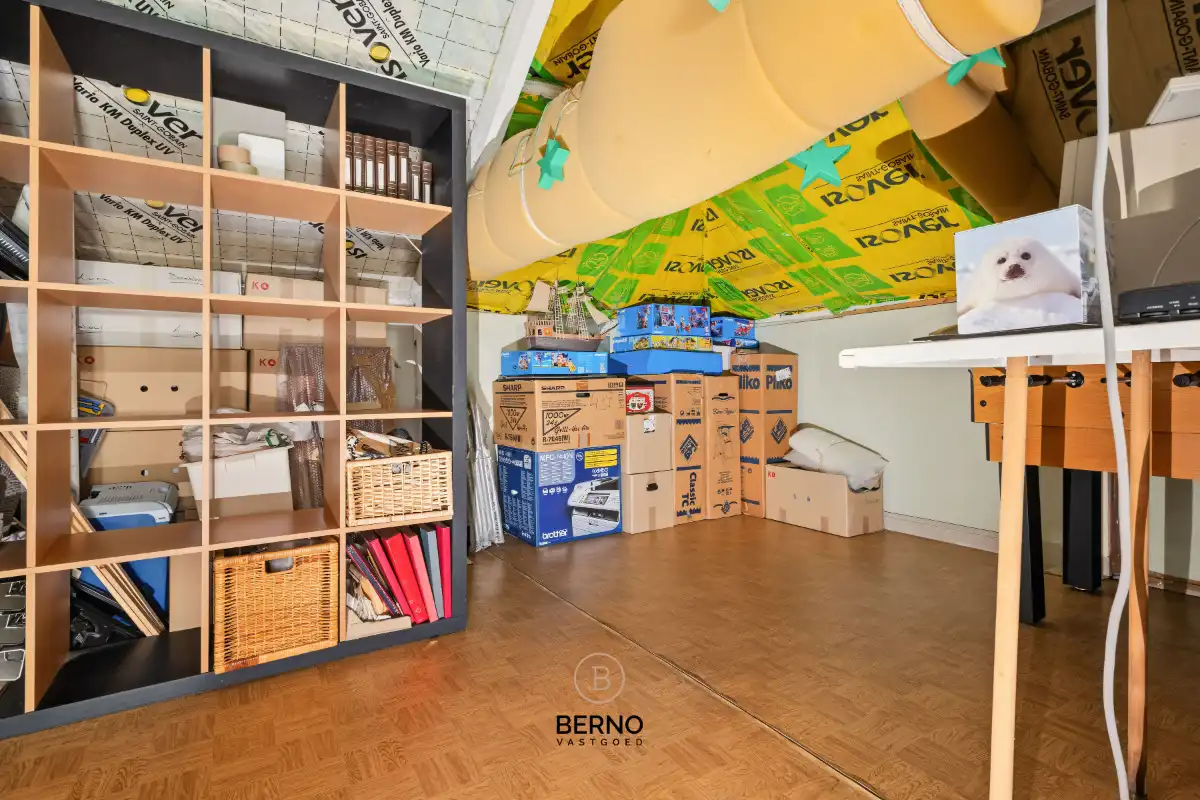 Statige en uiterst ruime halfopen bebouwing op toplocatie foto 21