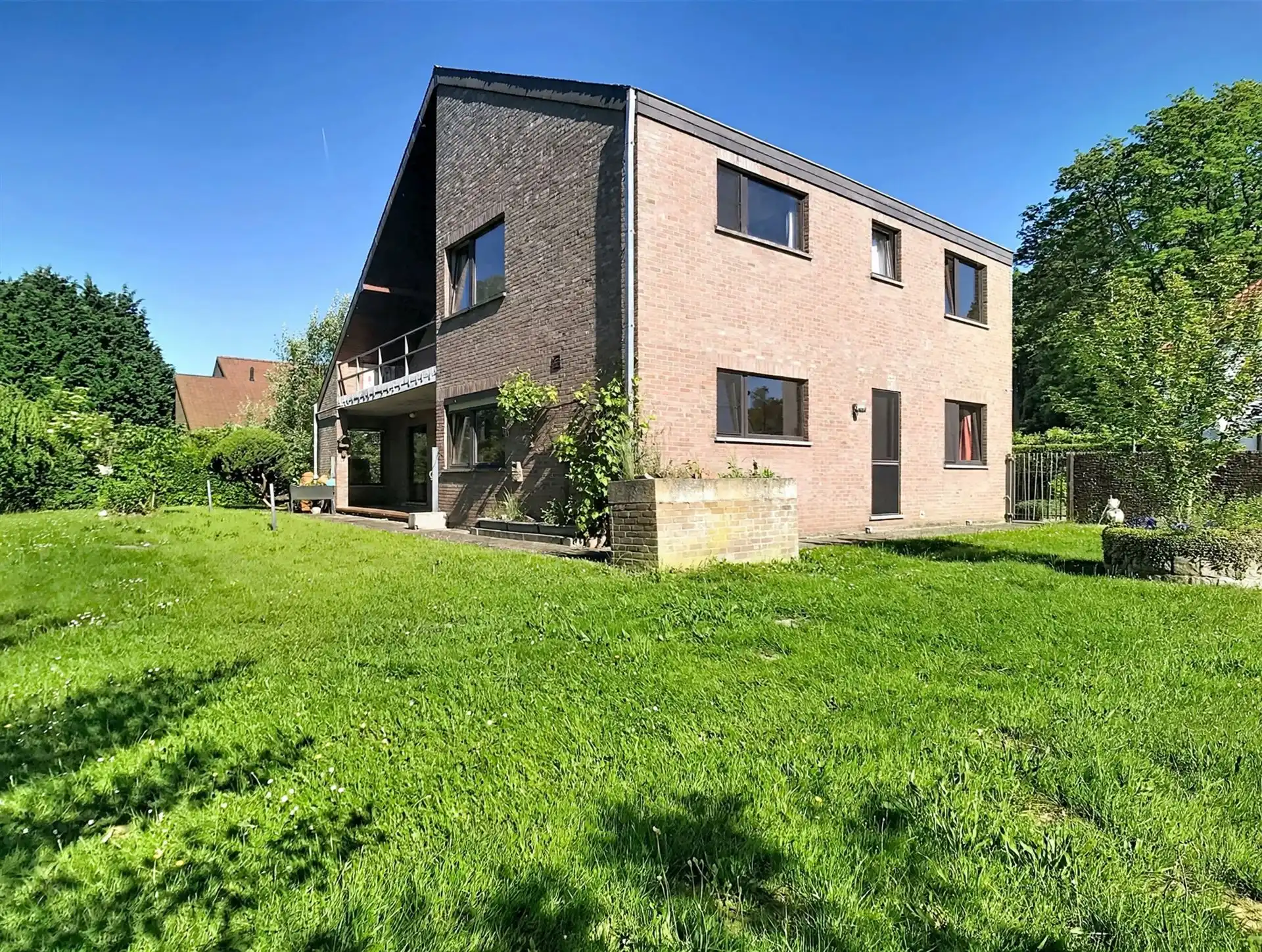 Villa met 3 slpk., bureau en groot perceel foto 12