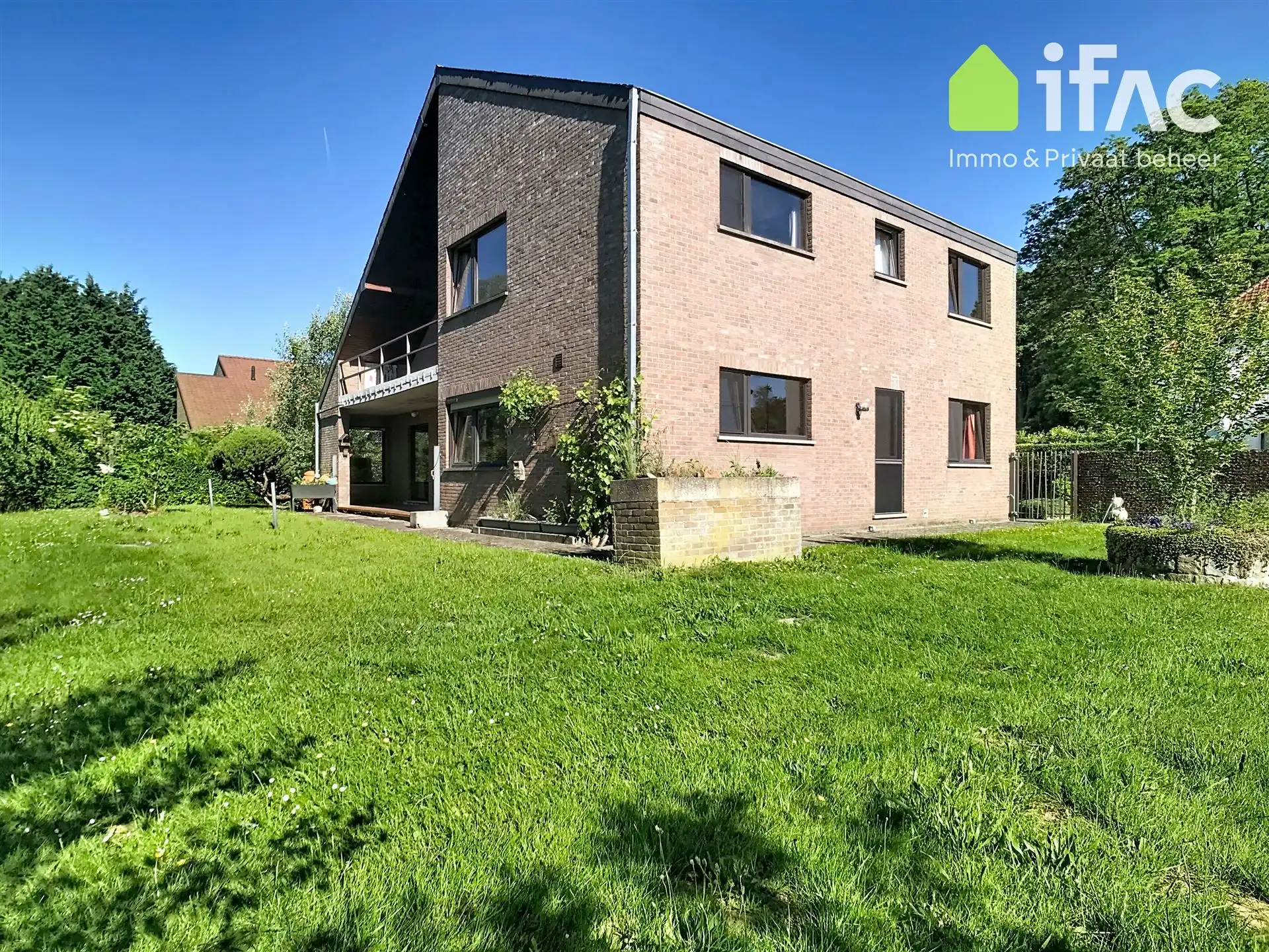 Villa met 3 slpk., bureau en groot perceel foto 12