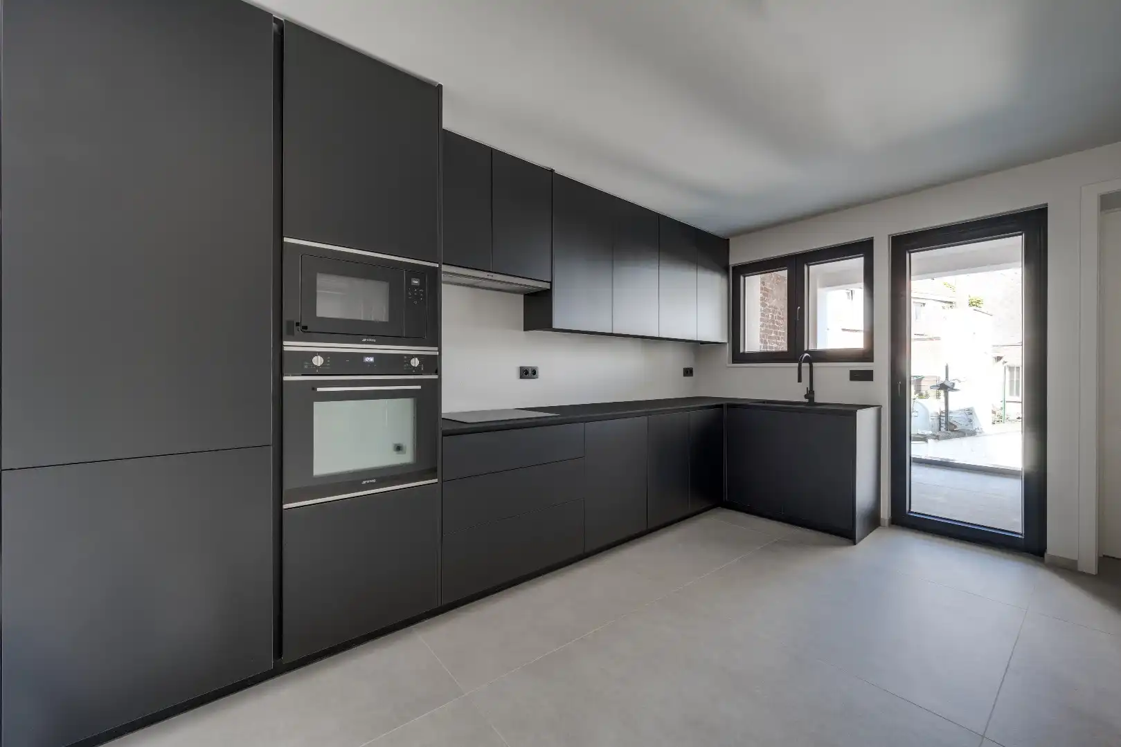 Prachtig 2 slaapkamer appartement in hartje Kortrijk foto 2