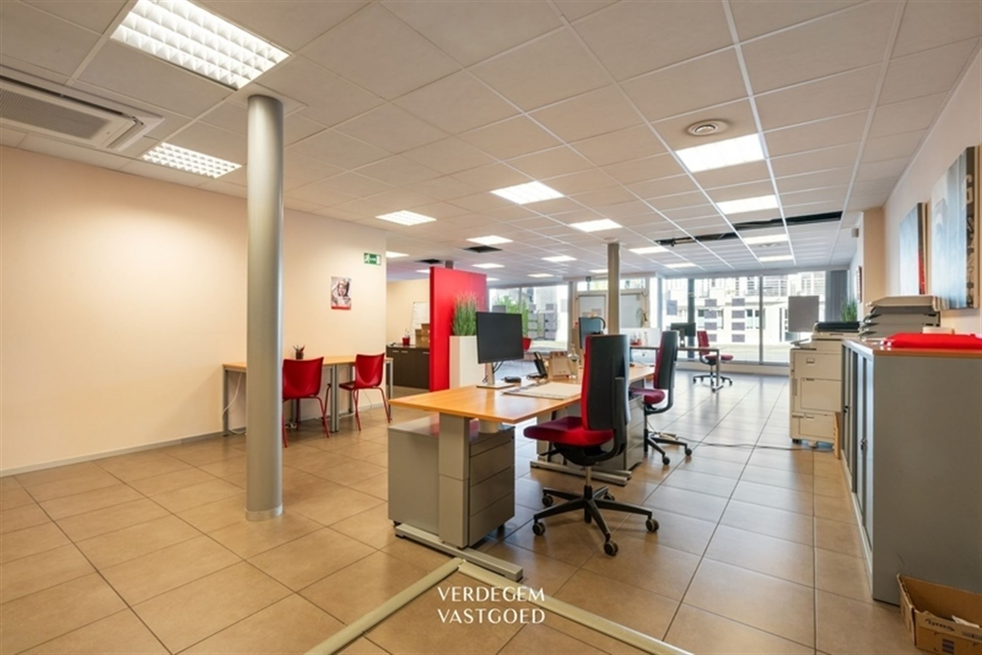 Handelsgelijkvloers van 264m² met hoge visibiliteit en goed rendement foto 3