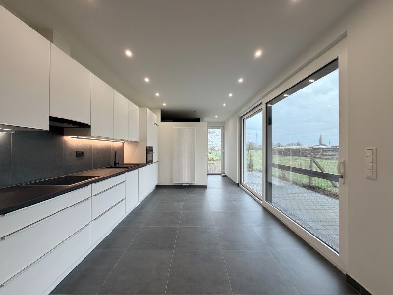 GERENOVEERDE HALFOPEN BEBOUWING TE HUUR IN DOORNZELE foto 4