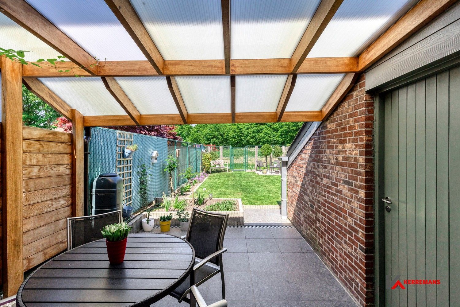 Woning met 3 slaapkamers, zonnige tuin en garage. foto 16