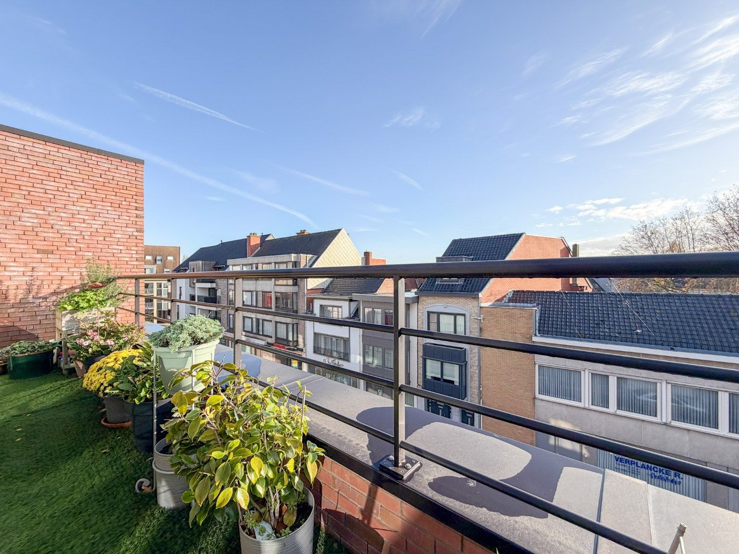 Lichtrijk recent appartement met 2 slp, groot terras en garage, Torhout. foto 2