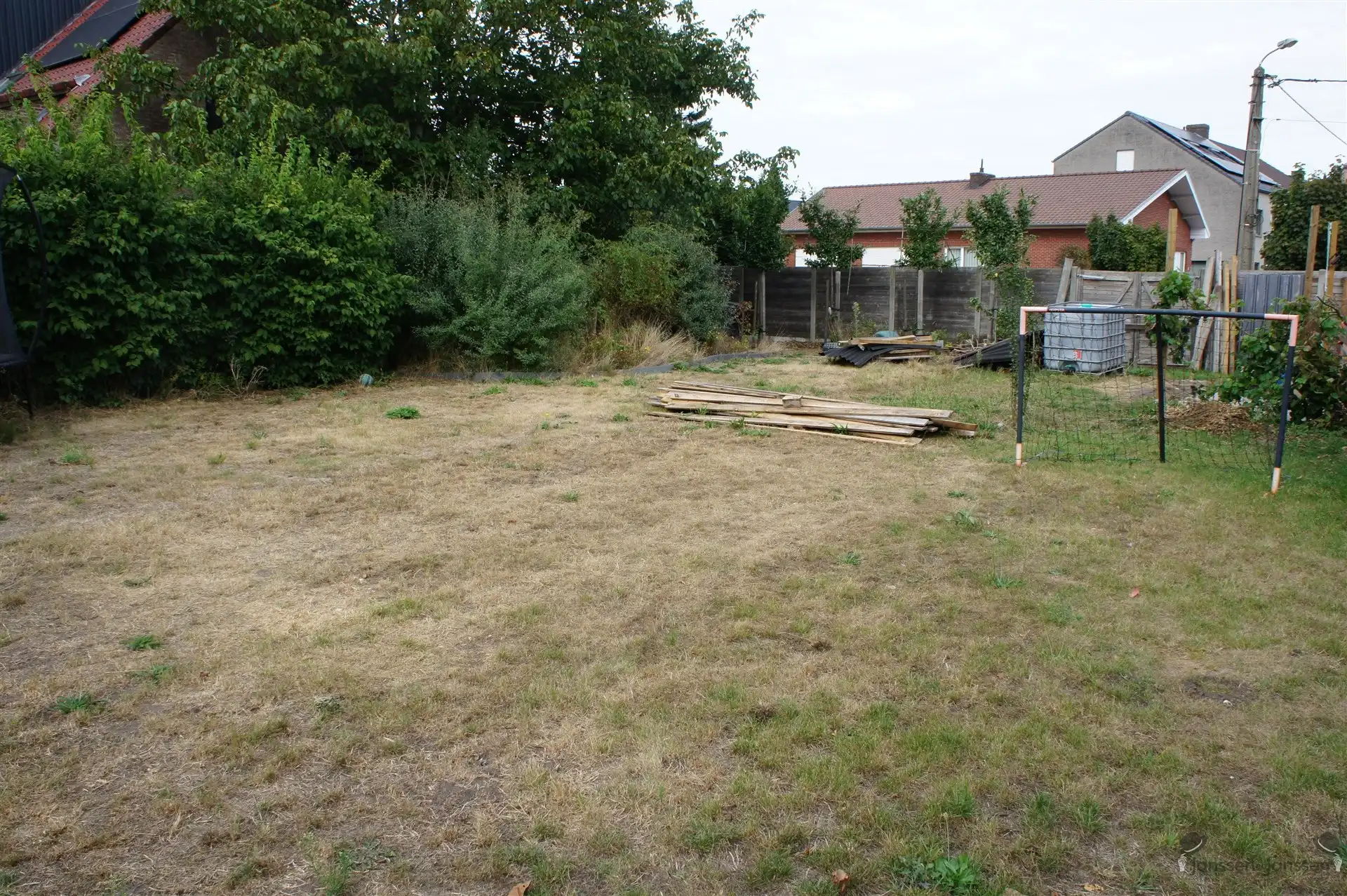 Goed gelegen bouwgrond van 587 m² voor een open bebouwing foto 5