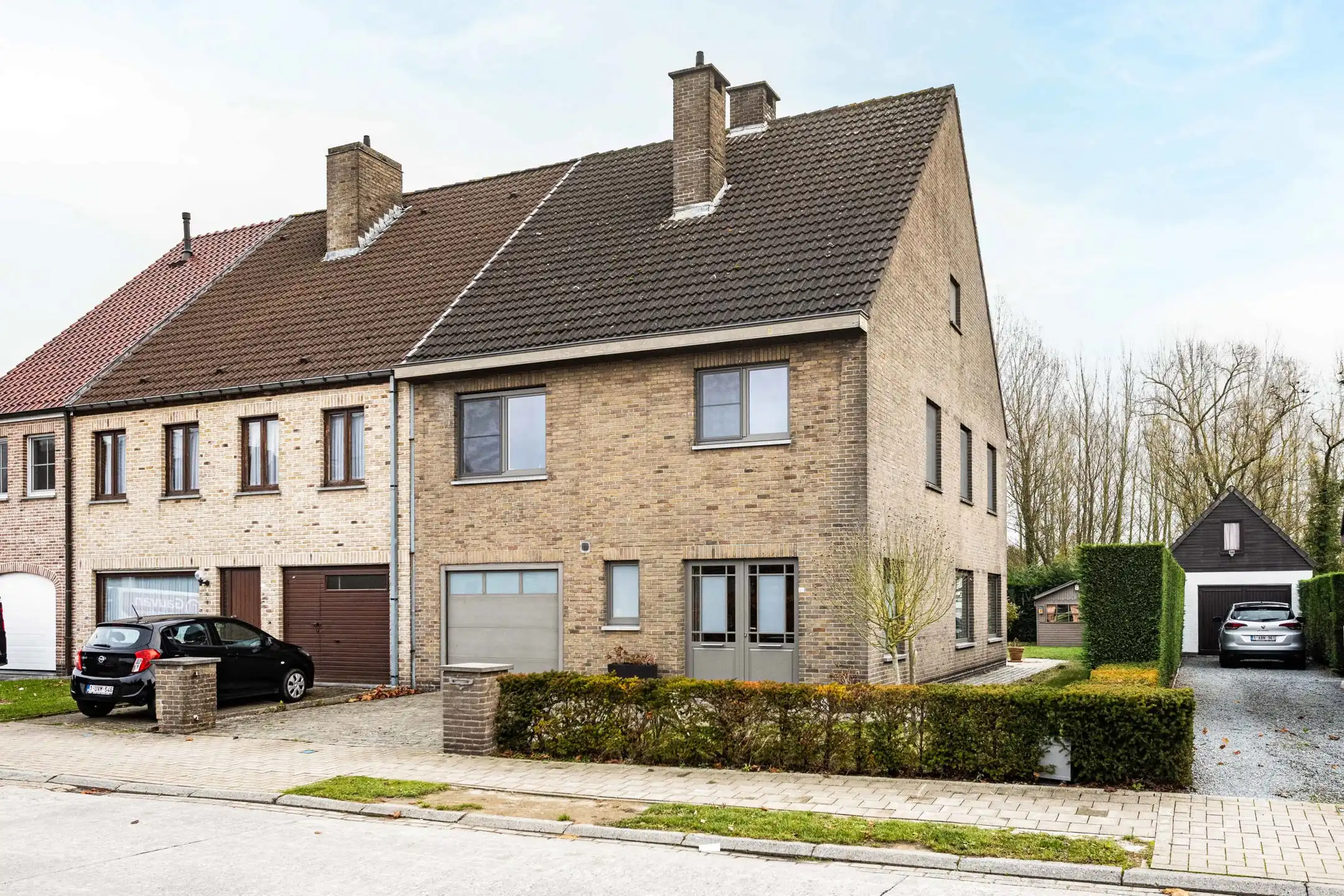Instapklare gezinwoning op centrale ligging te Oudenaarde foto {{pictureIndex}}