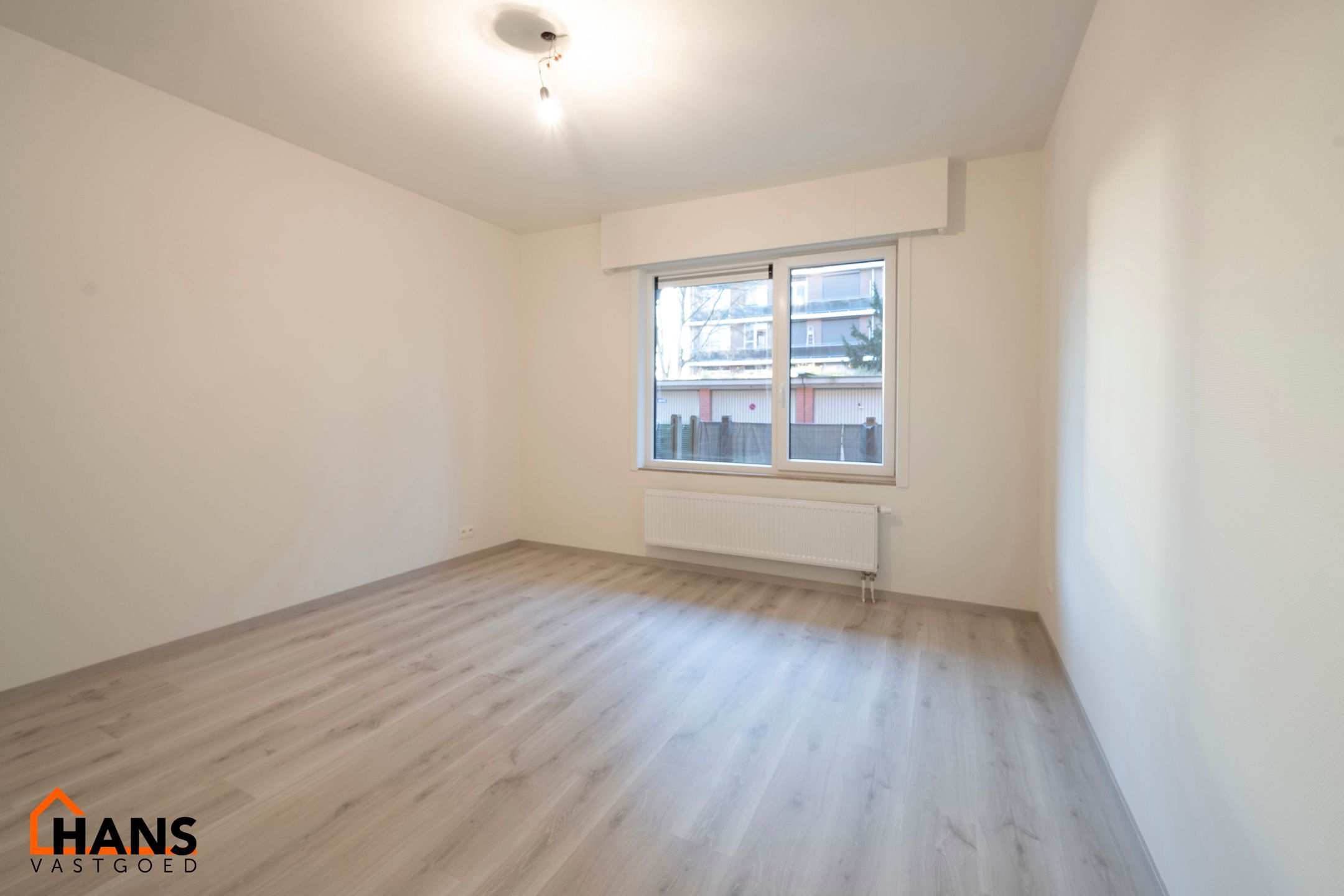 Gerenoveerd gelijkvloers appartement. foto 6