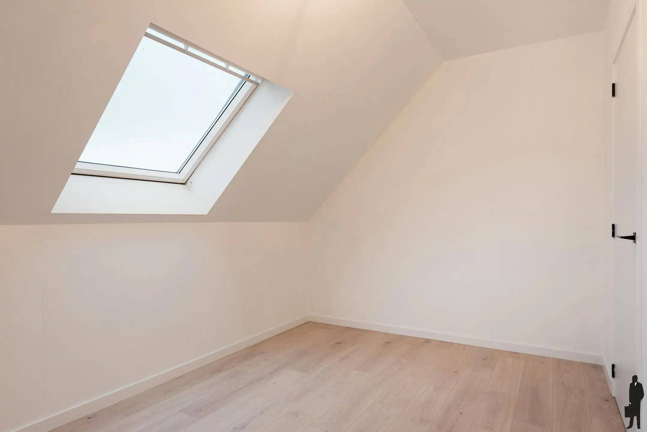 Instapklare nieuwbouw halfopen bebouwing met tuin en garage foto 15