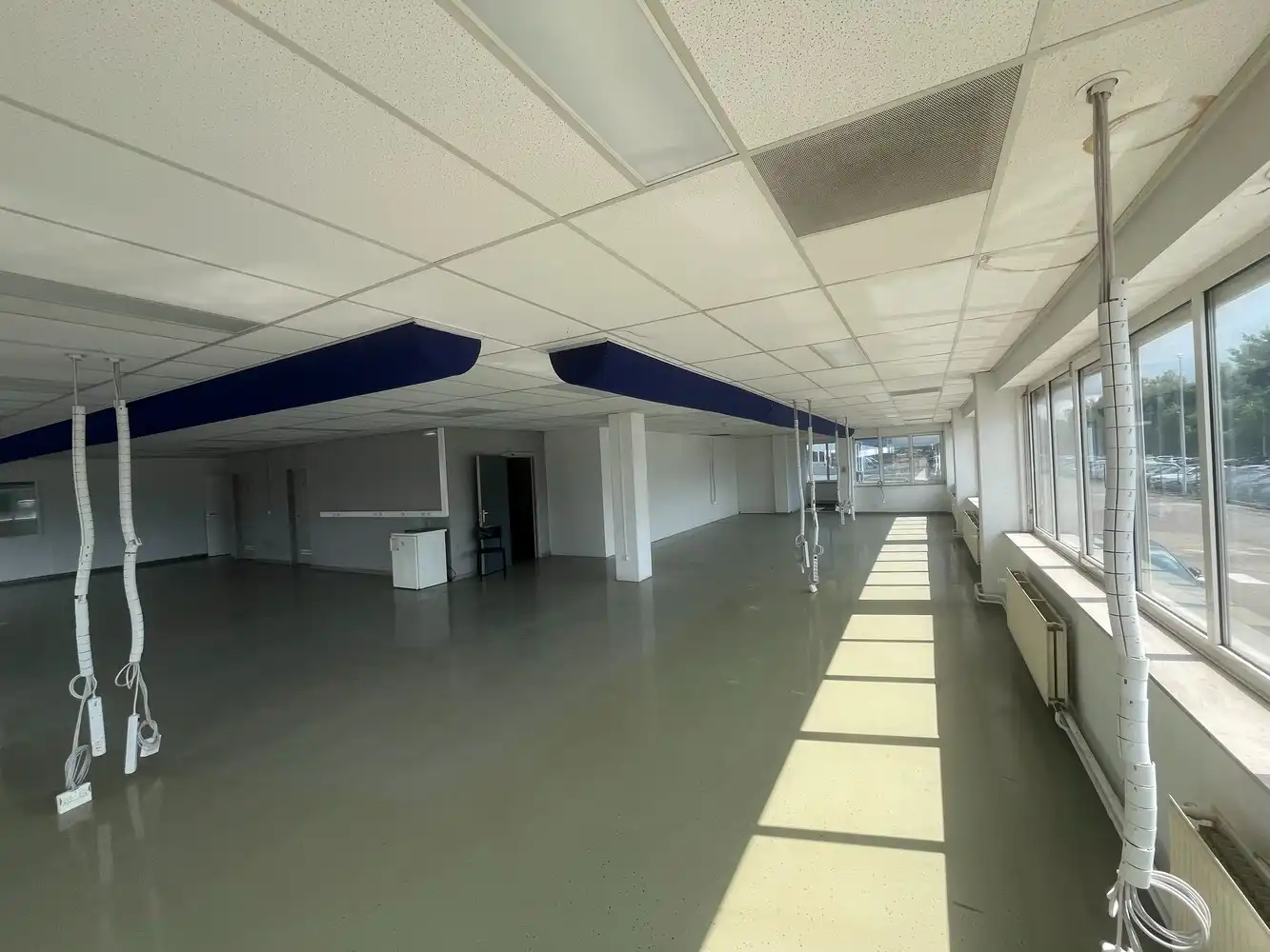 12.205m² logistiek magazijn met kantoren foto 17