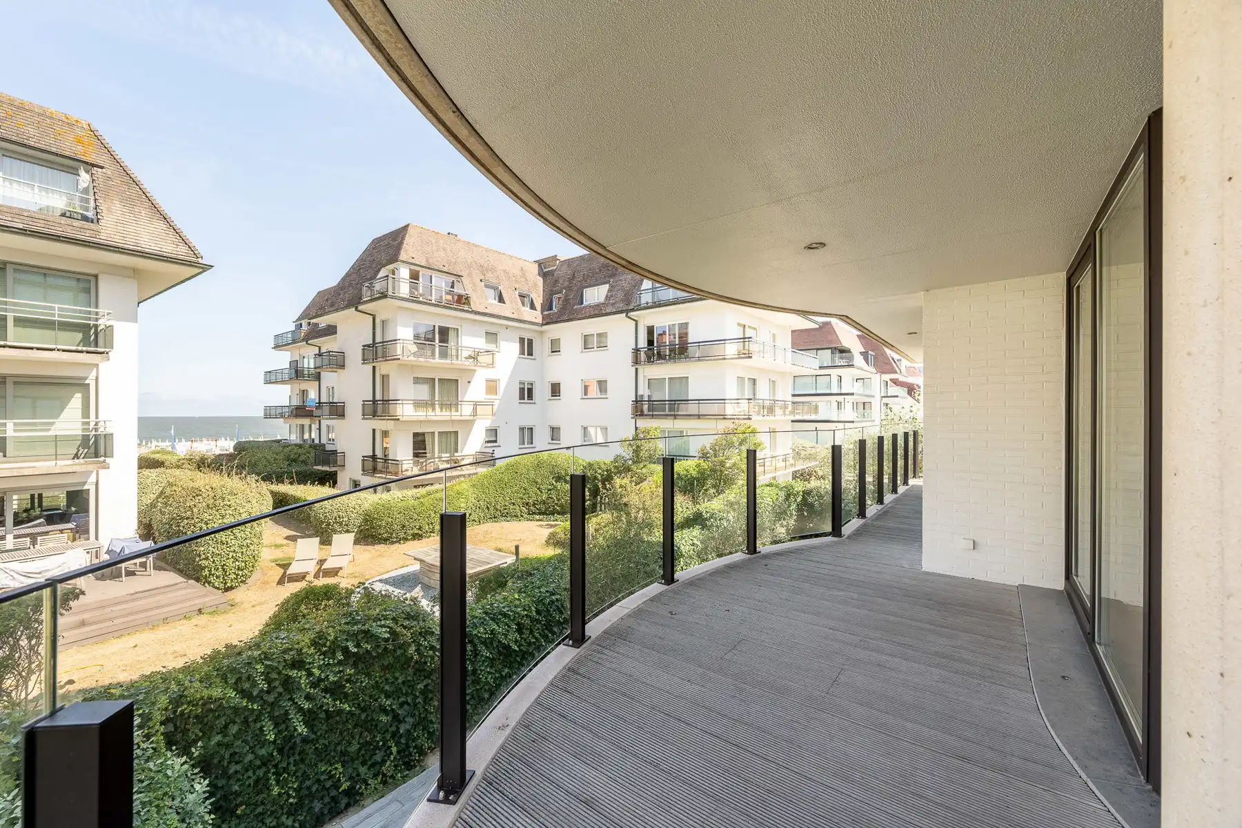 Stijlvol gerenoveerd appartement met zeezicht in het Zoute foto 12