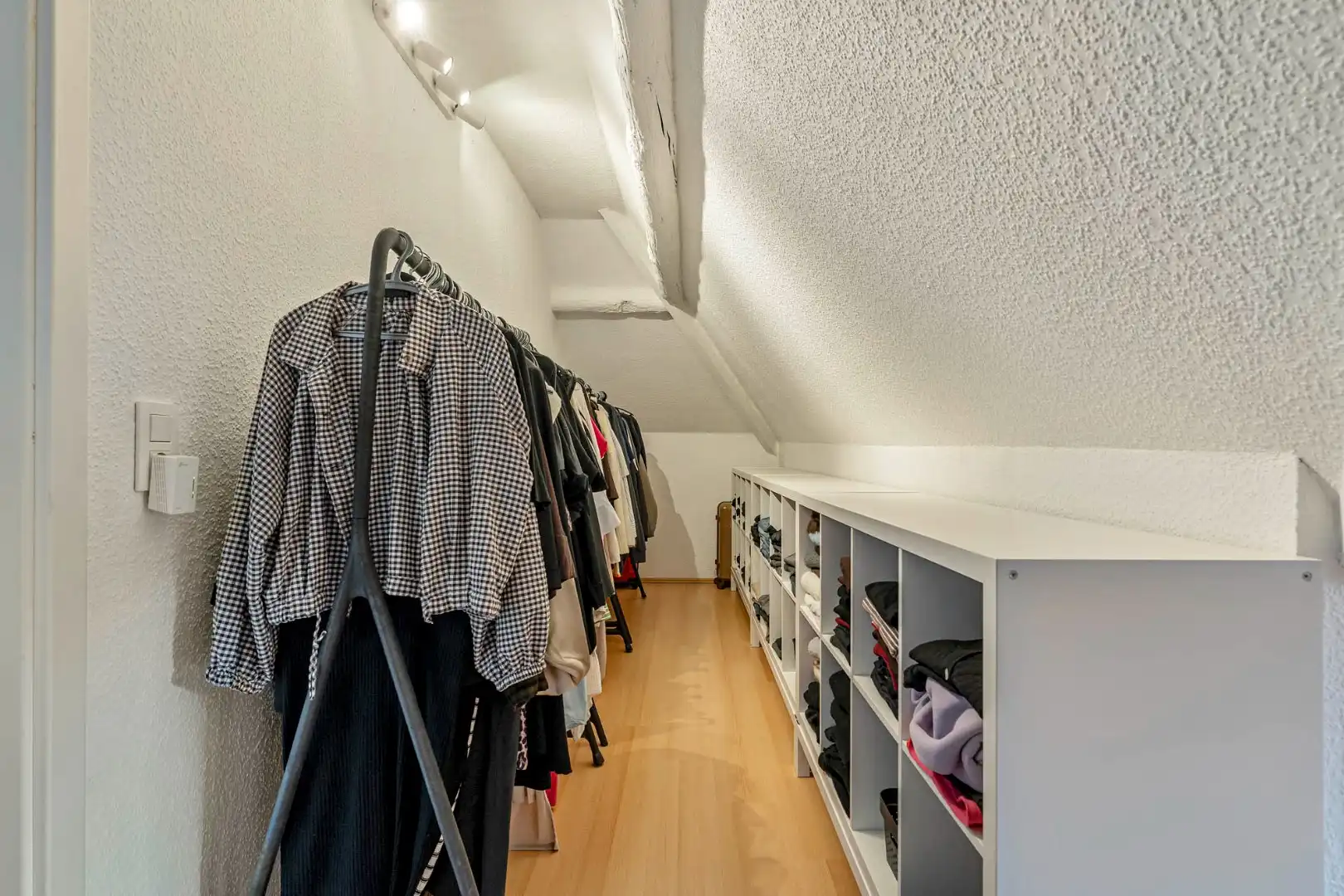 Comfortabel, mooi gerenoveerd duplex-appartement mét ruim terras en carport! foto 15