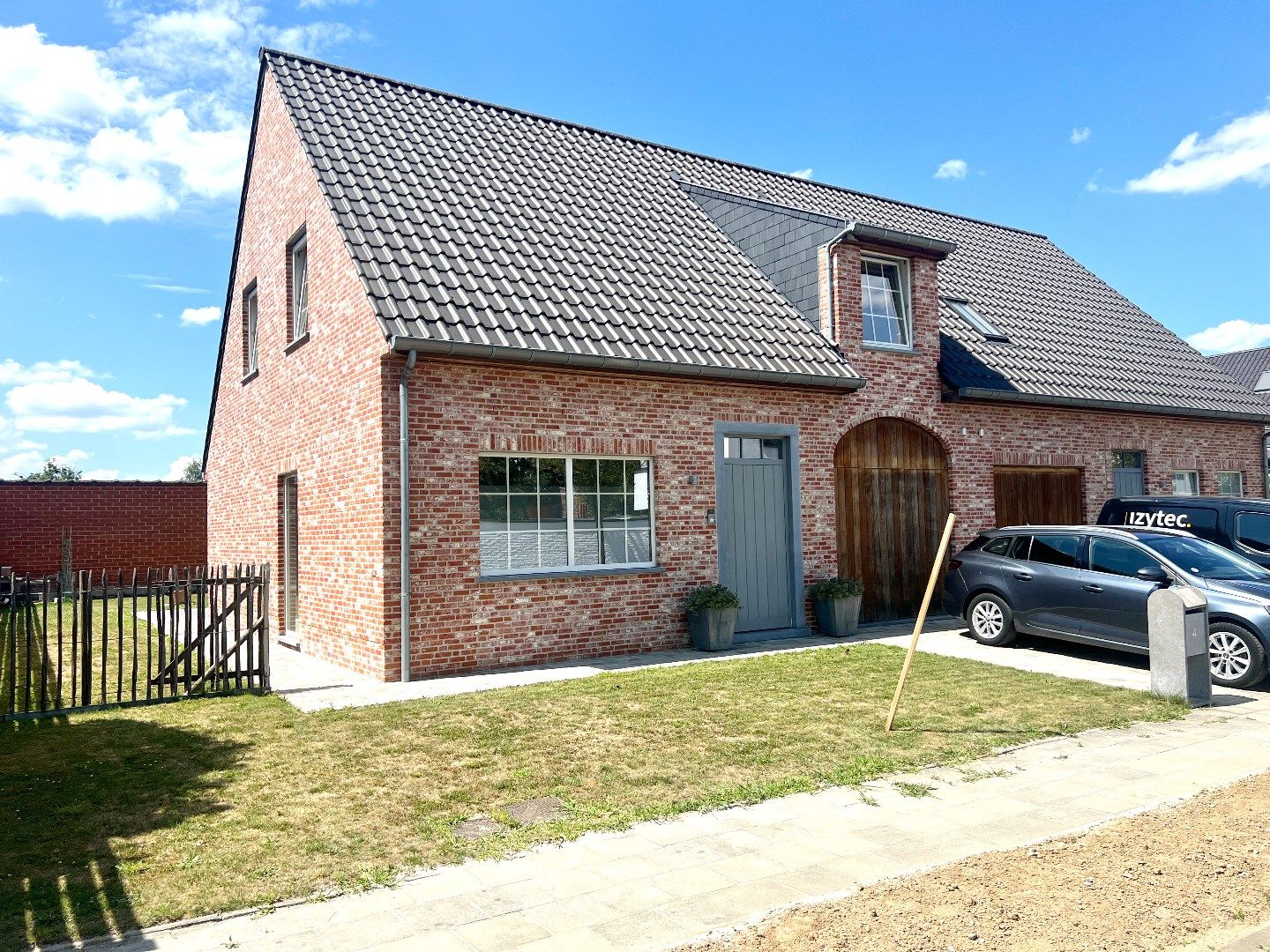 Instapklare gezinswoning te huur - 3 slpks - tuin en garage foto {{pictureIndex}}
