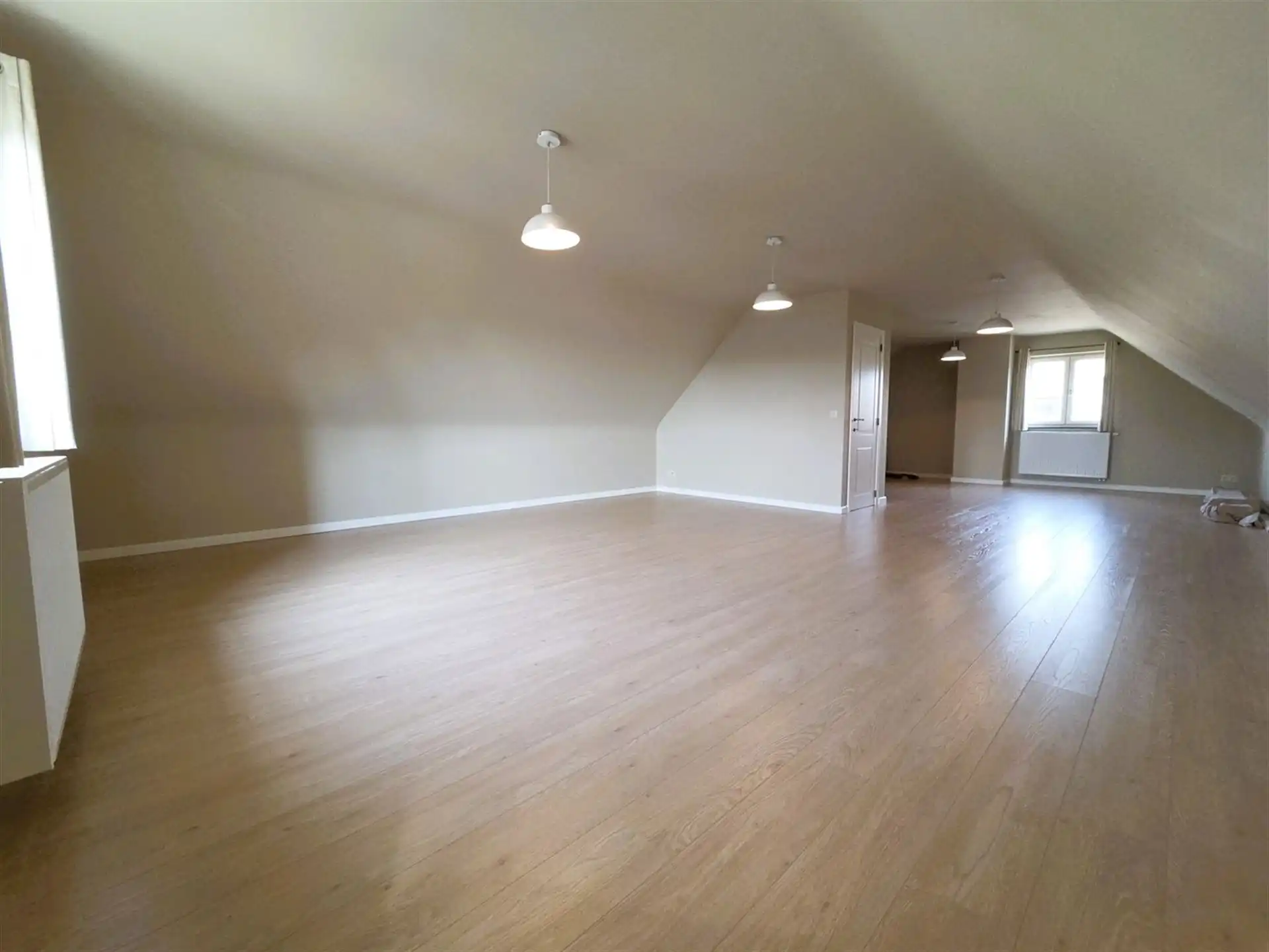 Prachtige villa woning, 5 slaapkamers, 2 badkamers in een zeer rustige straat gelegen foto 15