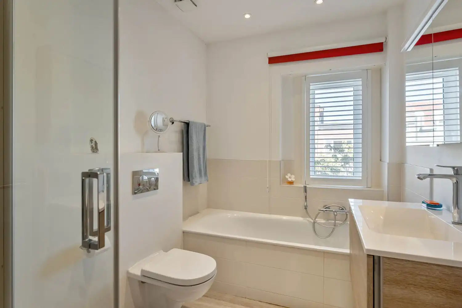 Gerenoveerde en energiezuinige(B-label) woning met 3 slaapkamers, 2 badkamers, een dressing, een garage met een oprit en een tuin nabij het station van Leuven! foto 20