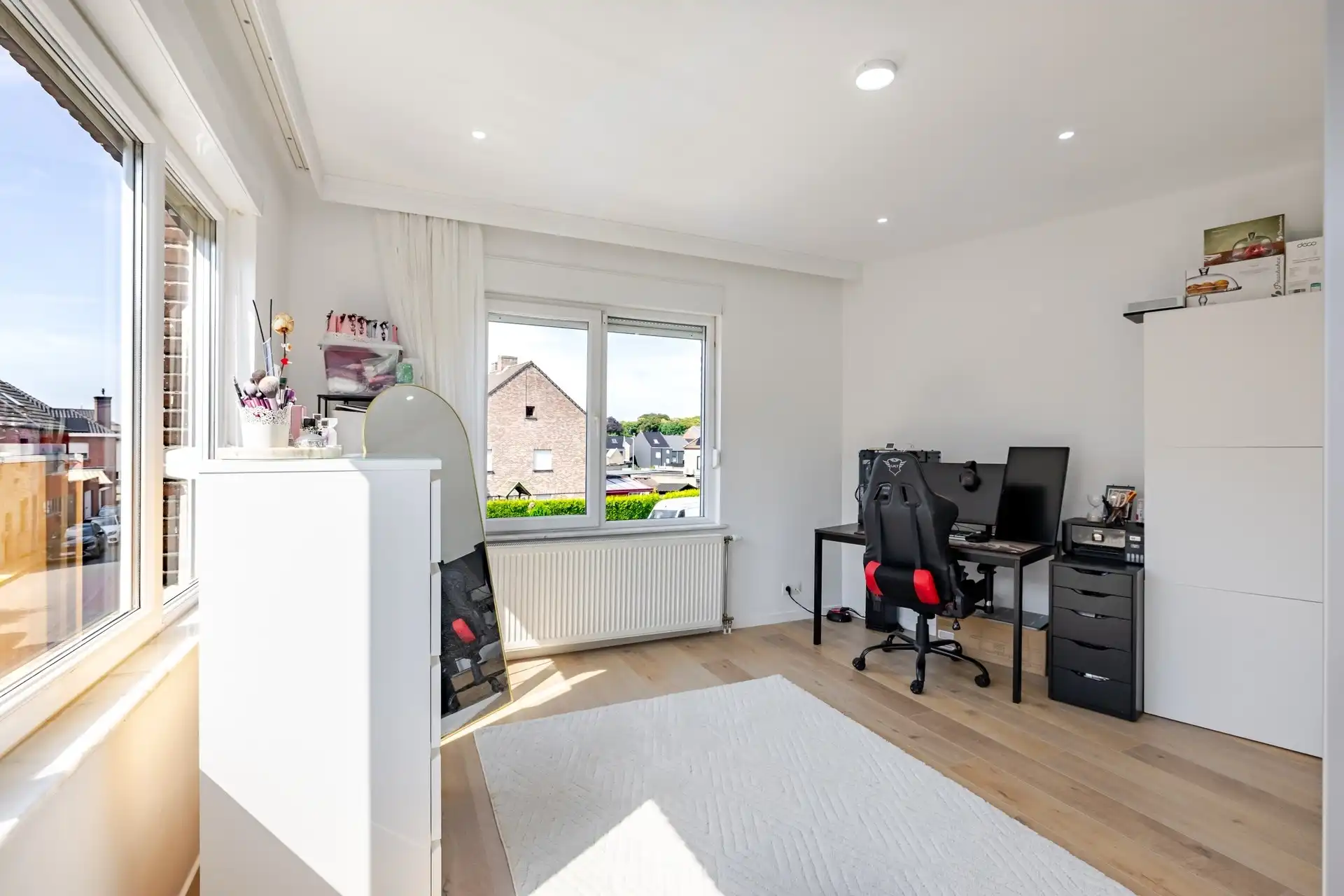 Top gerenoveerde woning met 3 slks op gunstige ligging foto 16