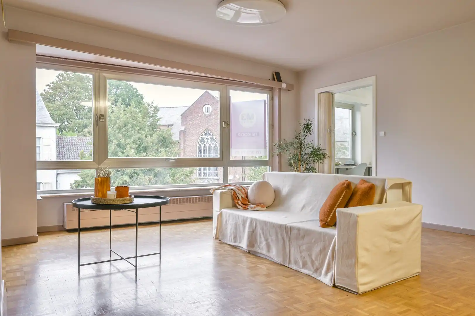 Ruim 3-slaapkamerappartement met garage in het centrum van Ruisbroek foto 2
