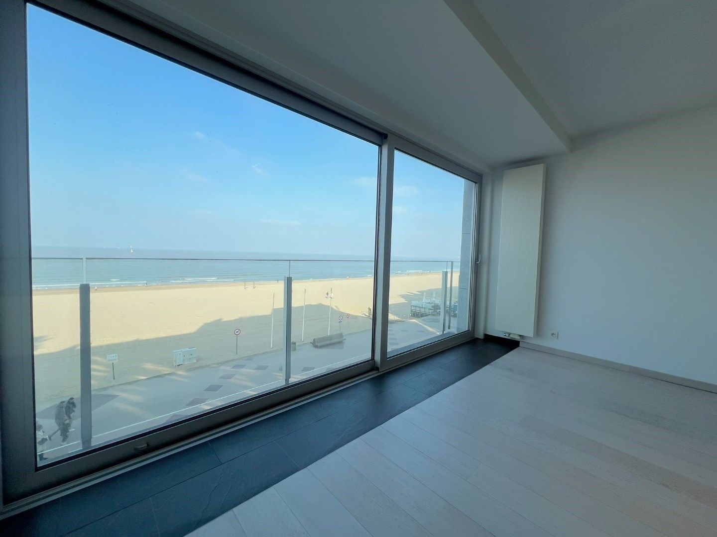 Appartement met frontaal zeezicht op een toplocatie langs de Zeedijk van het Zoute. foto 6