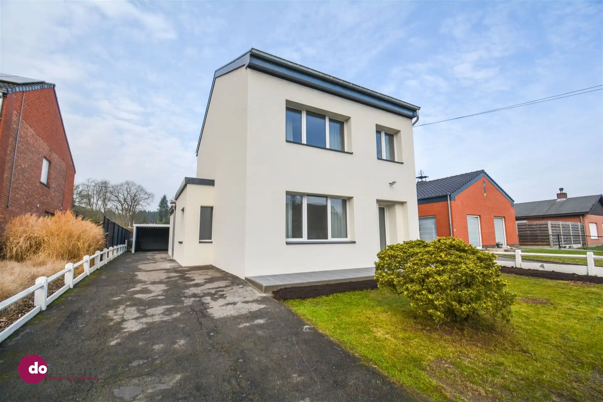 Charmante, recent gerenoveerde woning met 4 slaapkamers in Baal foto {{pictureIndex}}