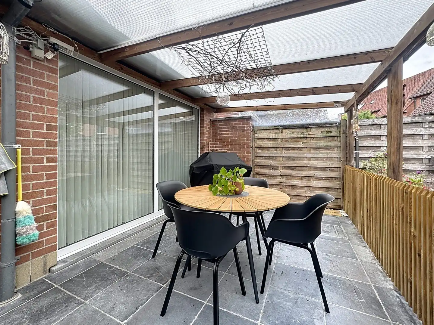 Instapklare gezinswoning met 4 slaapkamers, zonnepanelen met mogelijkheid van een overzolderde garage in Gistel foto 18