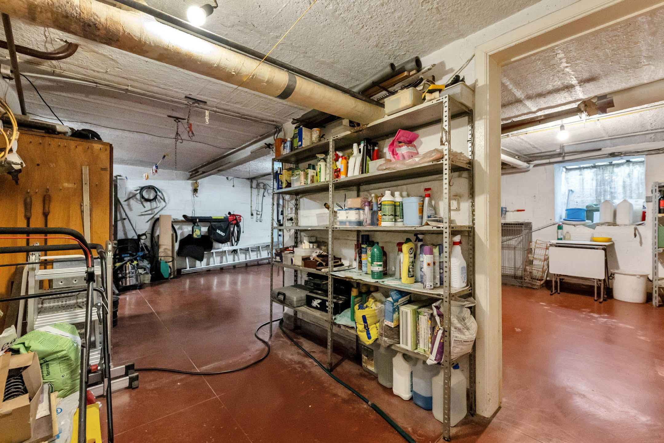 Bungalow met garage en tuintje op strategische ligging foto 17