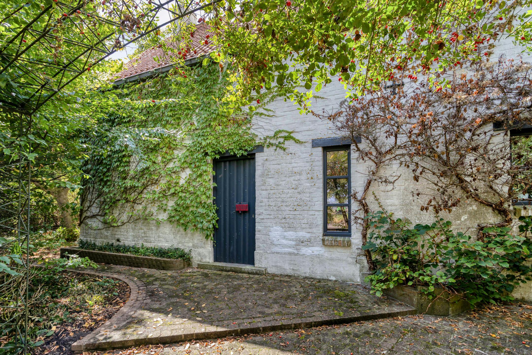 Unieke landelijke eigendom gelegen te Lo-Reninge aan het water. foto 14