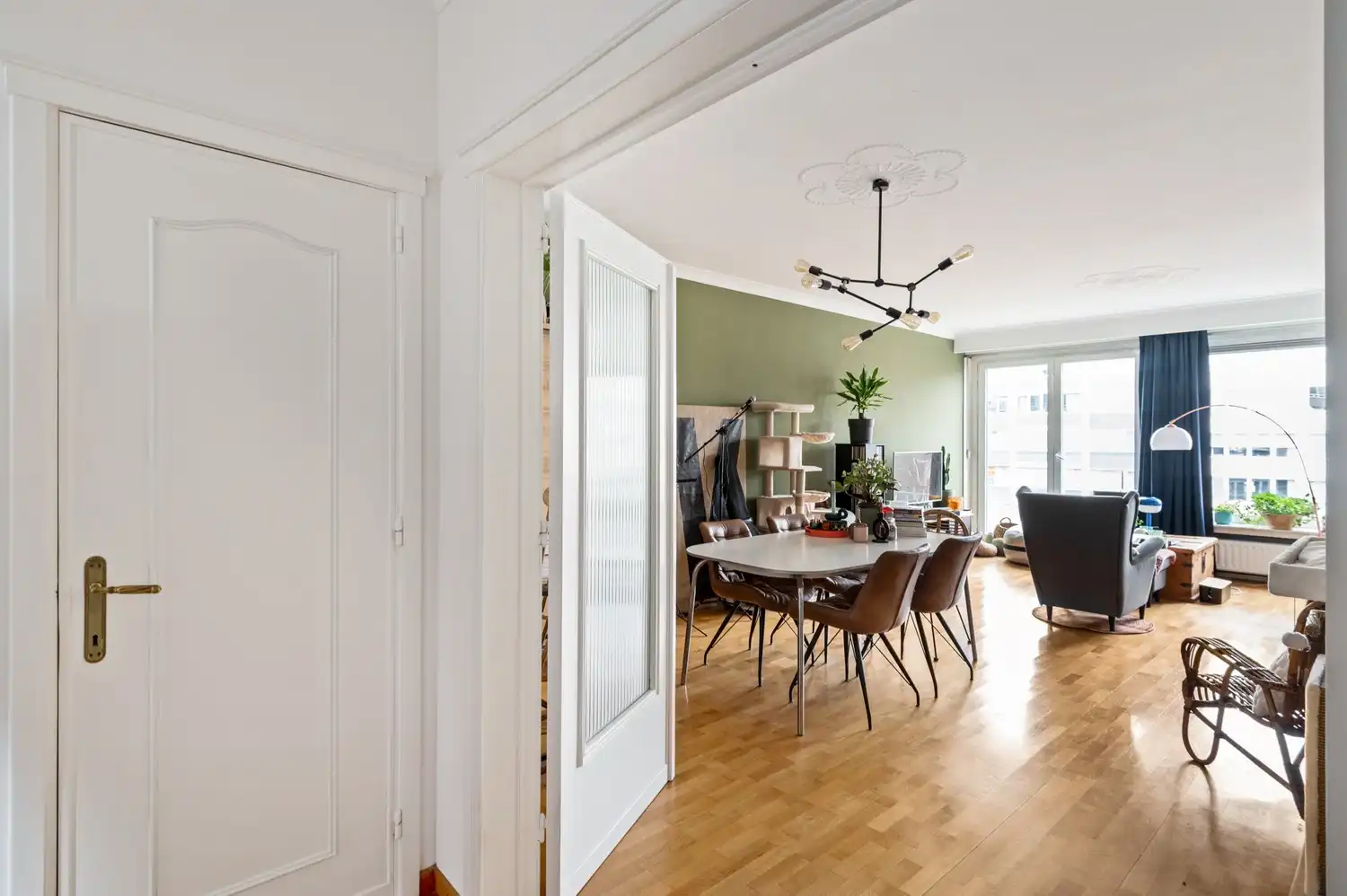 Appartement met 2 slaapkamers en kelderberging op de 3de verdieping in het centrum van Deurne! foto {{pictureIndex}}