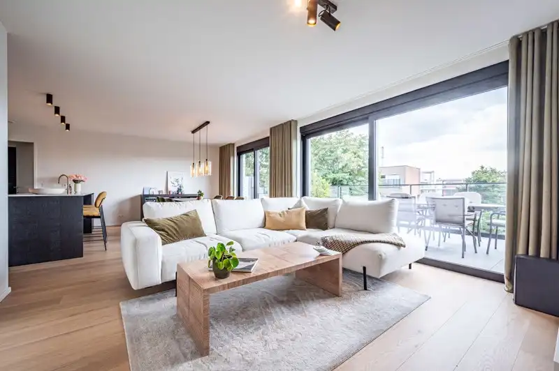 Prachtig afgewerkt appartement met ruim zonneterras én 2 slaapkamers in centrum Waregem TE KOOP! foto 6