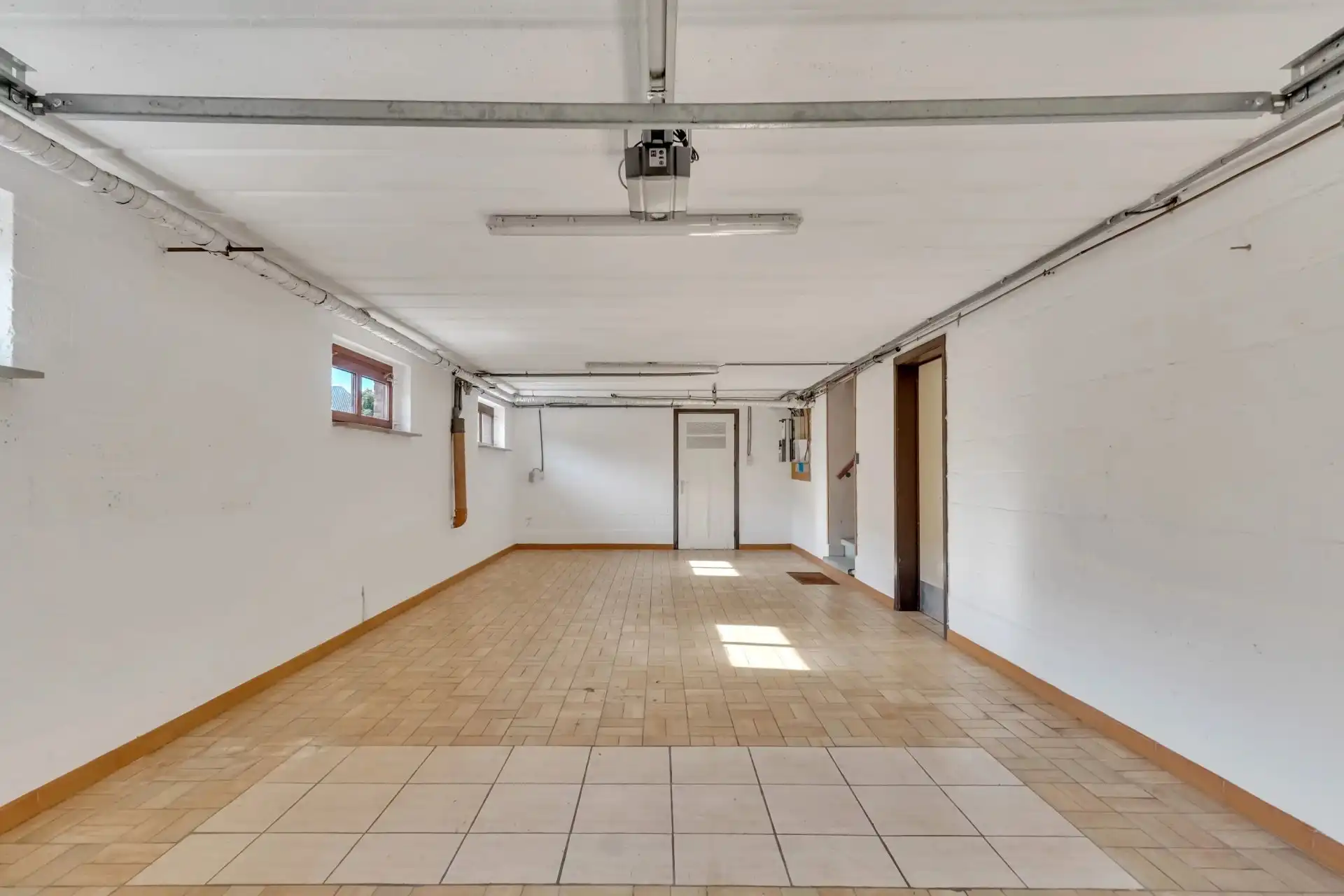 Vrijstaande, gelijkvloerse woning met zolder en kelder foto 16