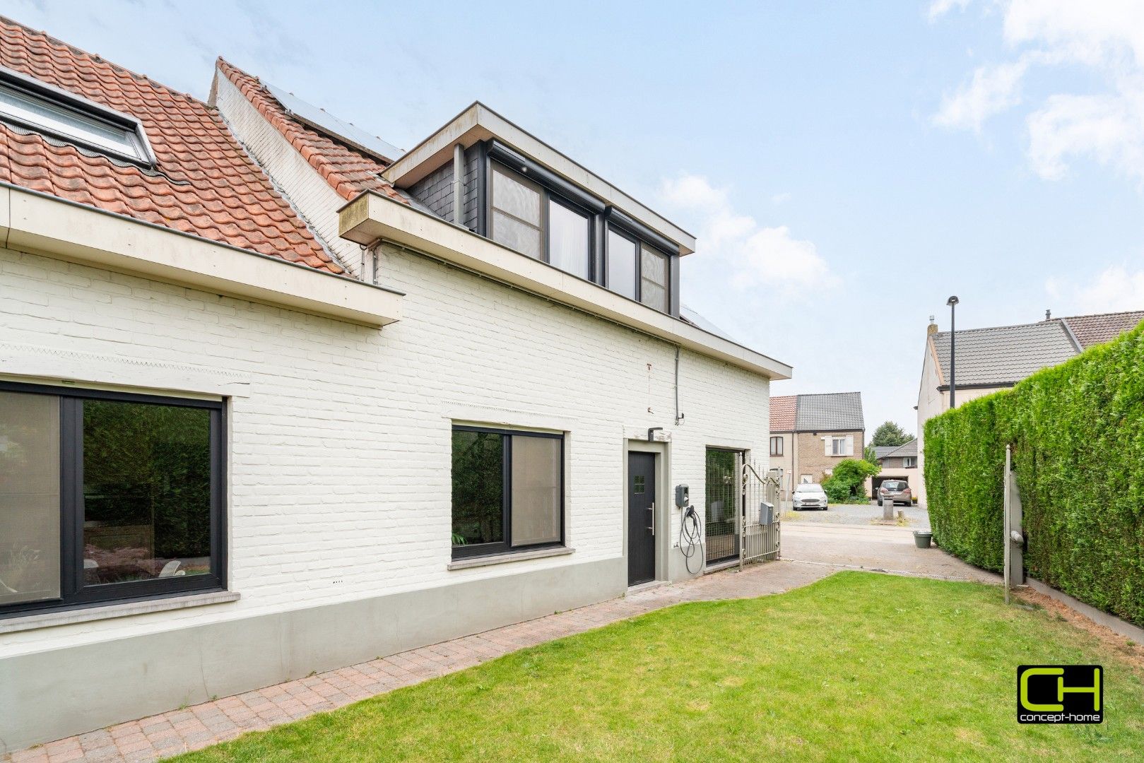 Moderne woning met drie slaapkamers en praktijkruimte te koop in Lievegem foto 19