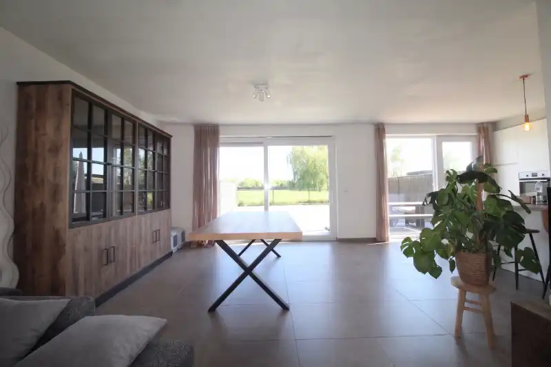 Recente woning op boogscheut van Roeselare te huur foto 3