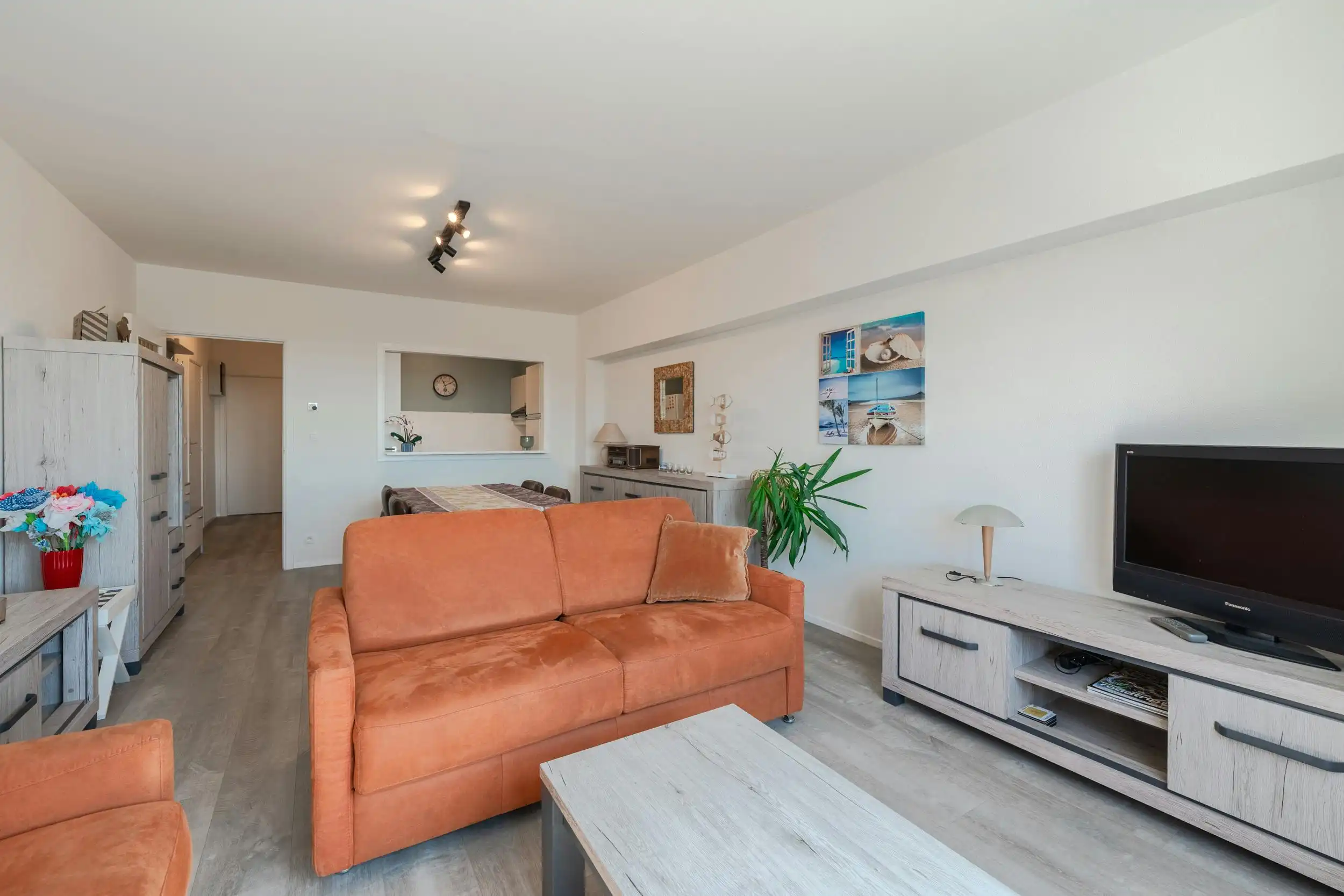 Gerenoveerd appartement vlakbij de Zeedijk te Middelkerke! foto 6