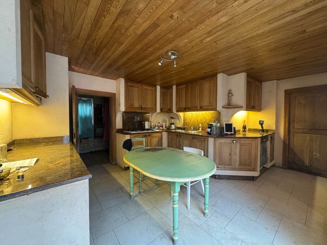 Woonst met toonzaal/opslagplaats en garages – ideaal voor zelfstandigen! foto 9