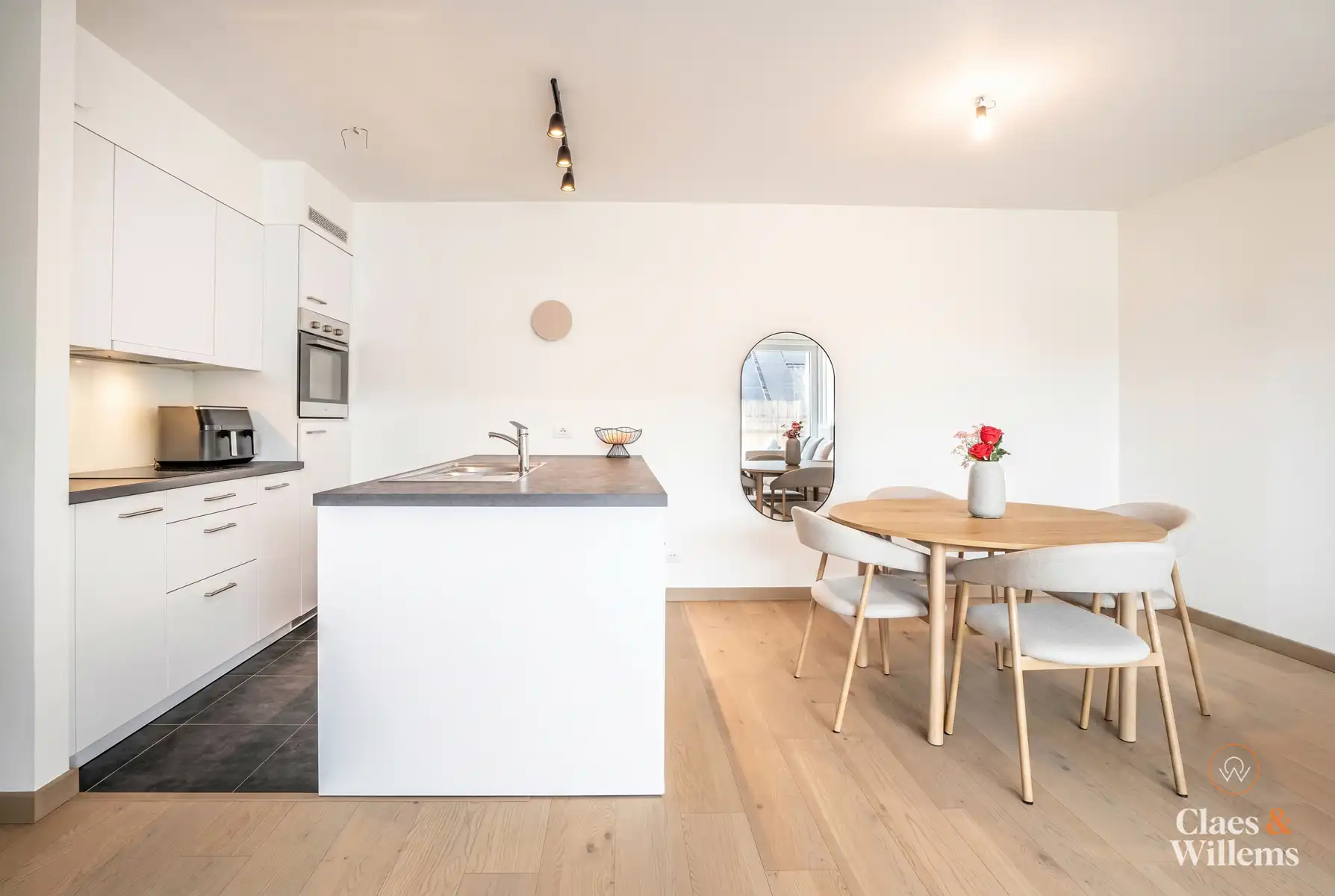 Charmant instapklaar appartement met terras te Halle foto 4