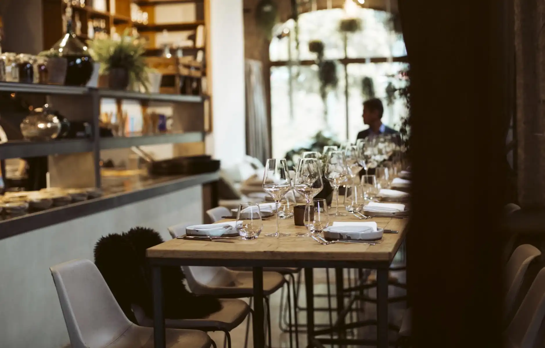 Horecapand met terras aan Park Spoor Noord foto 4