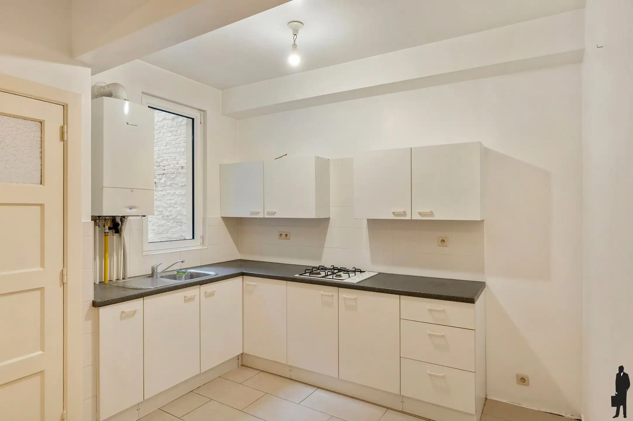 Lichtrijk commercieel gelijkvloers op toplocatie. foto 6