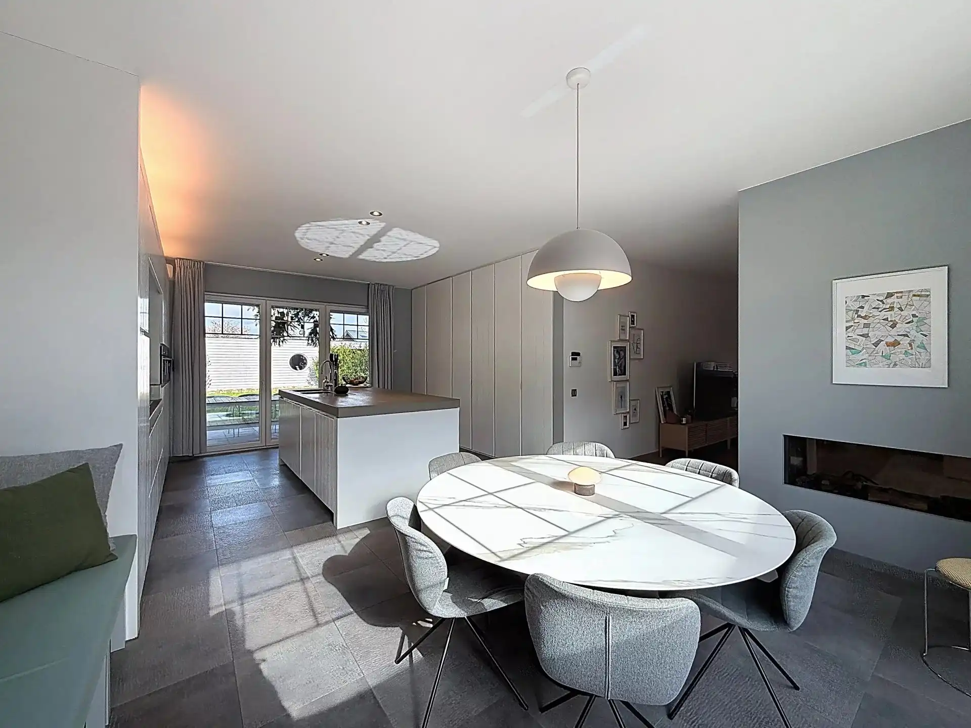 Prachtige luxueus ingerichte woning met 4 slaapkamers en 2 badkamers op een mooi perceel met bijgebouw. foto 15